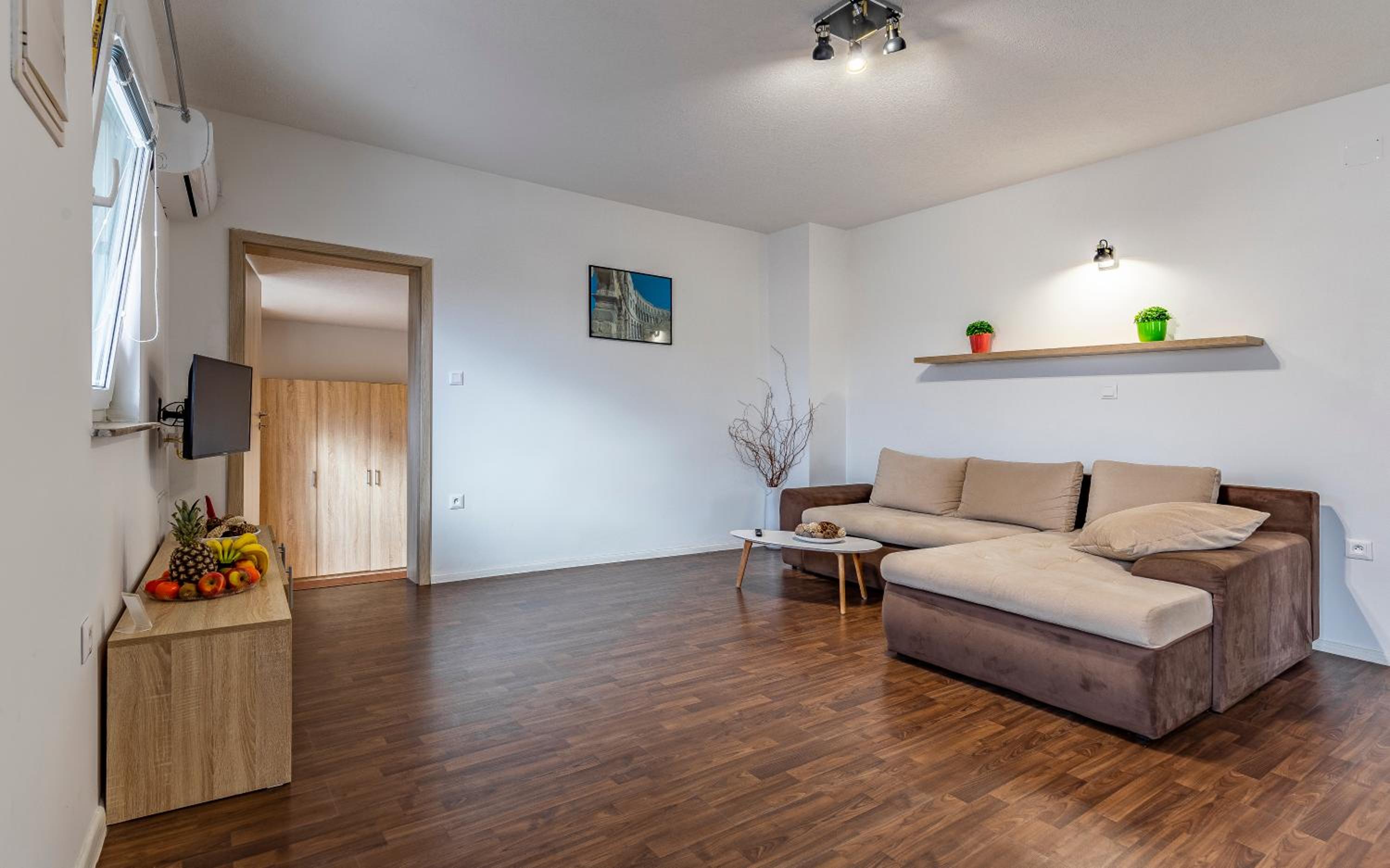 Apartment photo 3