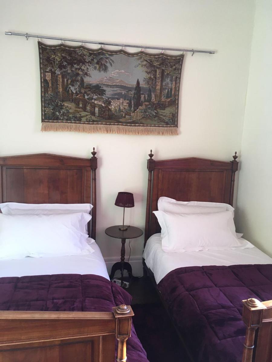 Twin Room with Private Bathroom photo 2
