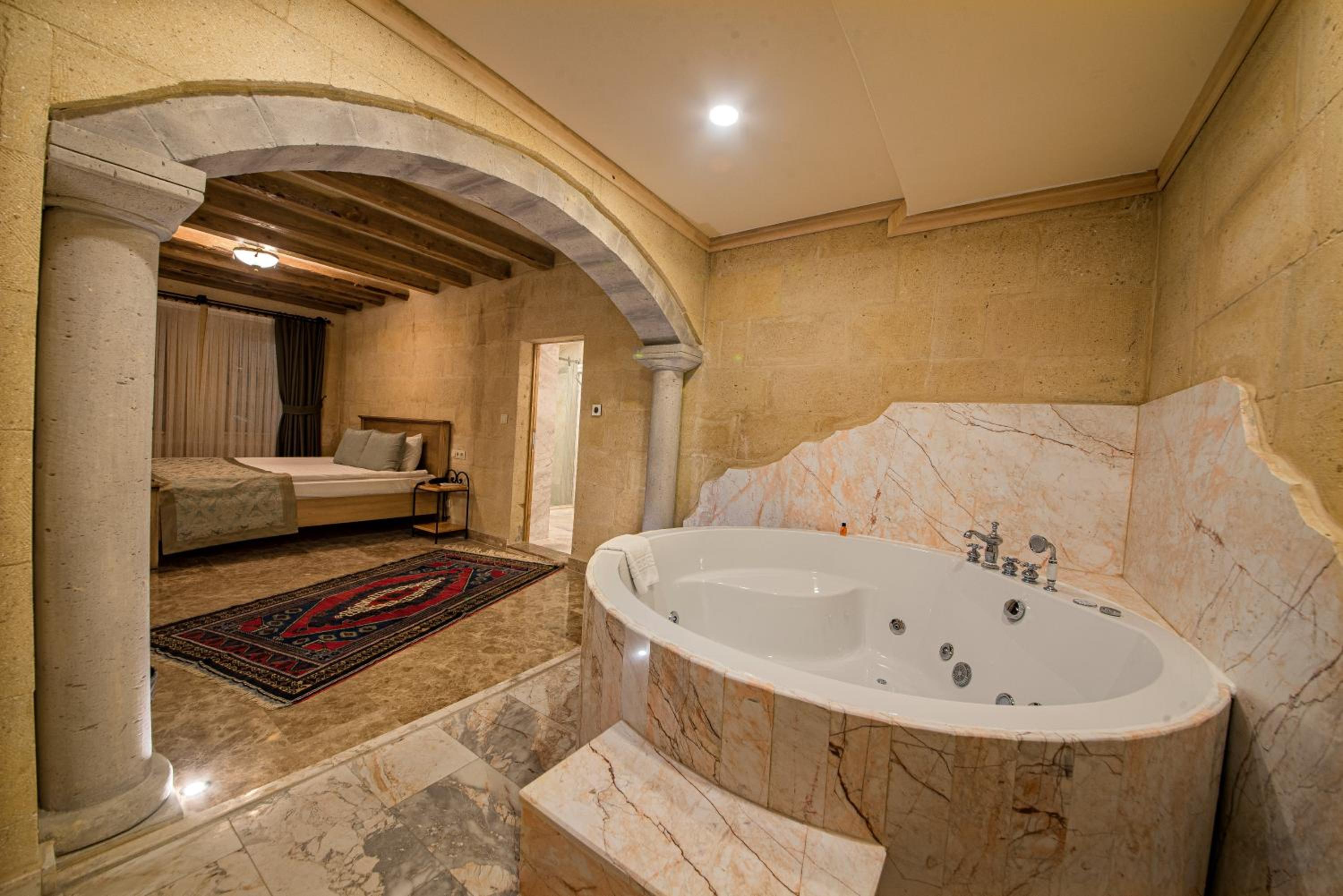 Stone King Suite with Spa Bath - Photo 2