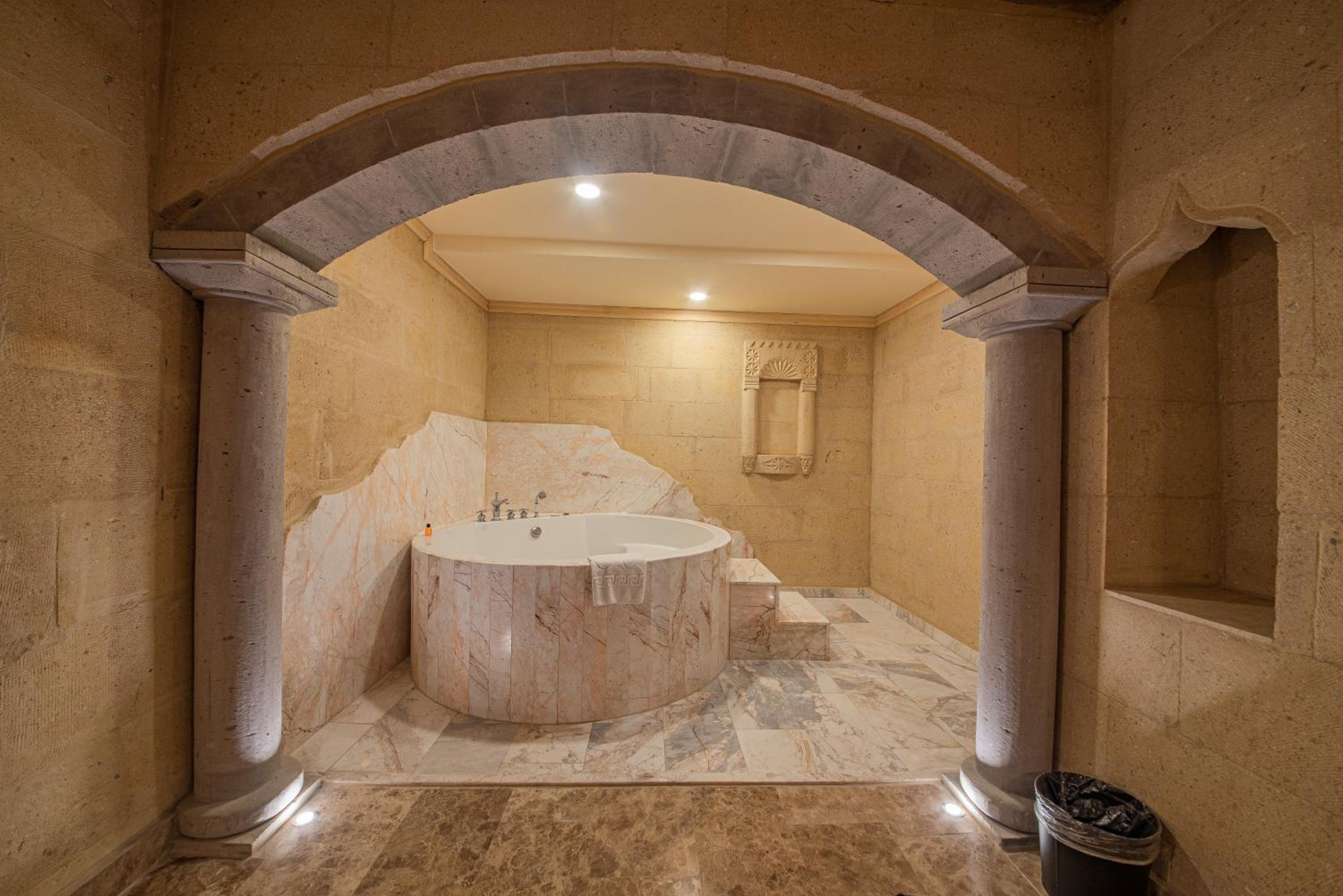 Stone King Suite with Spa Bath - Photo 12