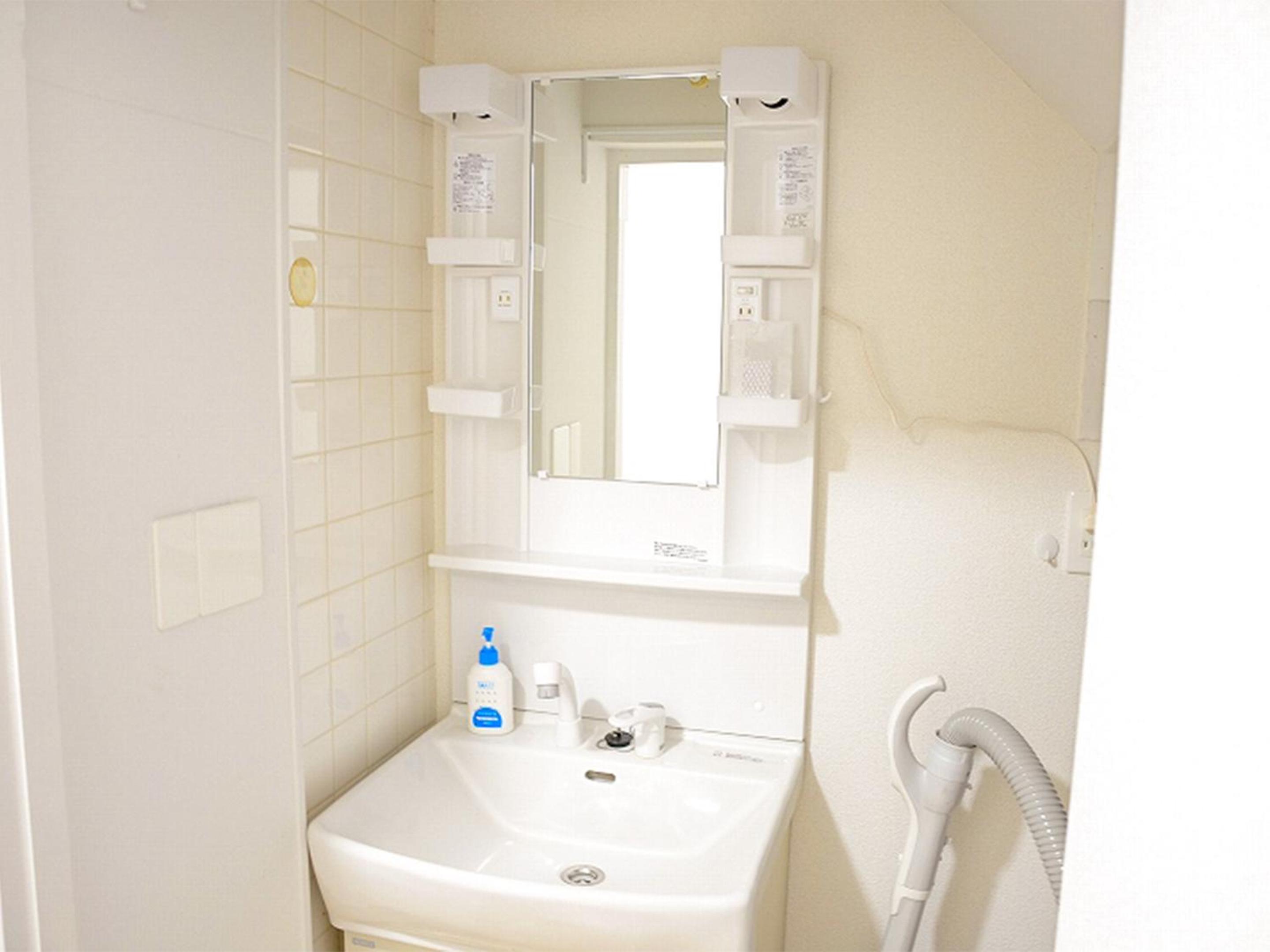 One-Bedroom Apartment - Photo 9