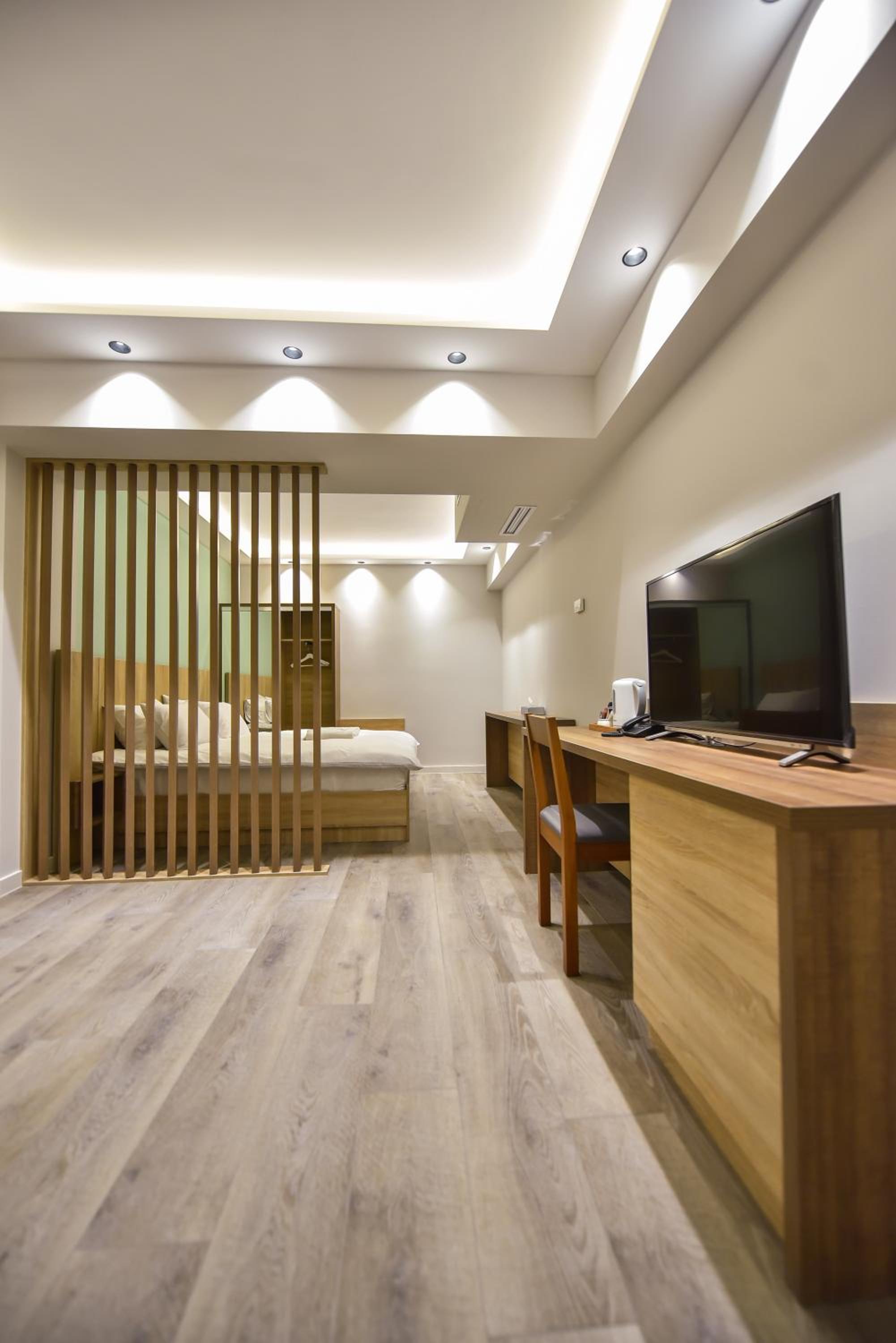 Deluxe King Suite photo 1