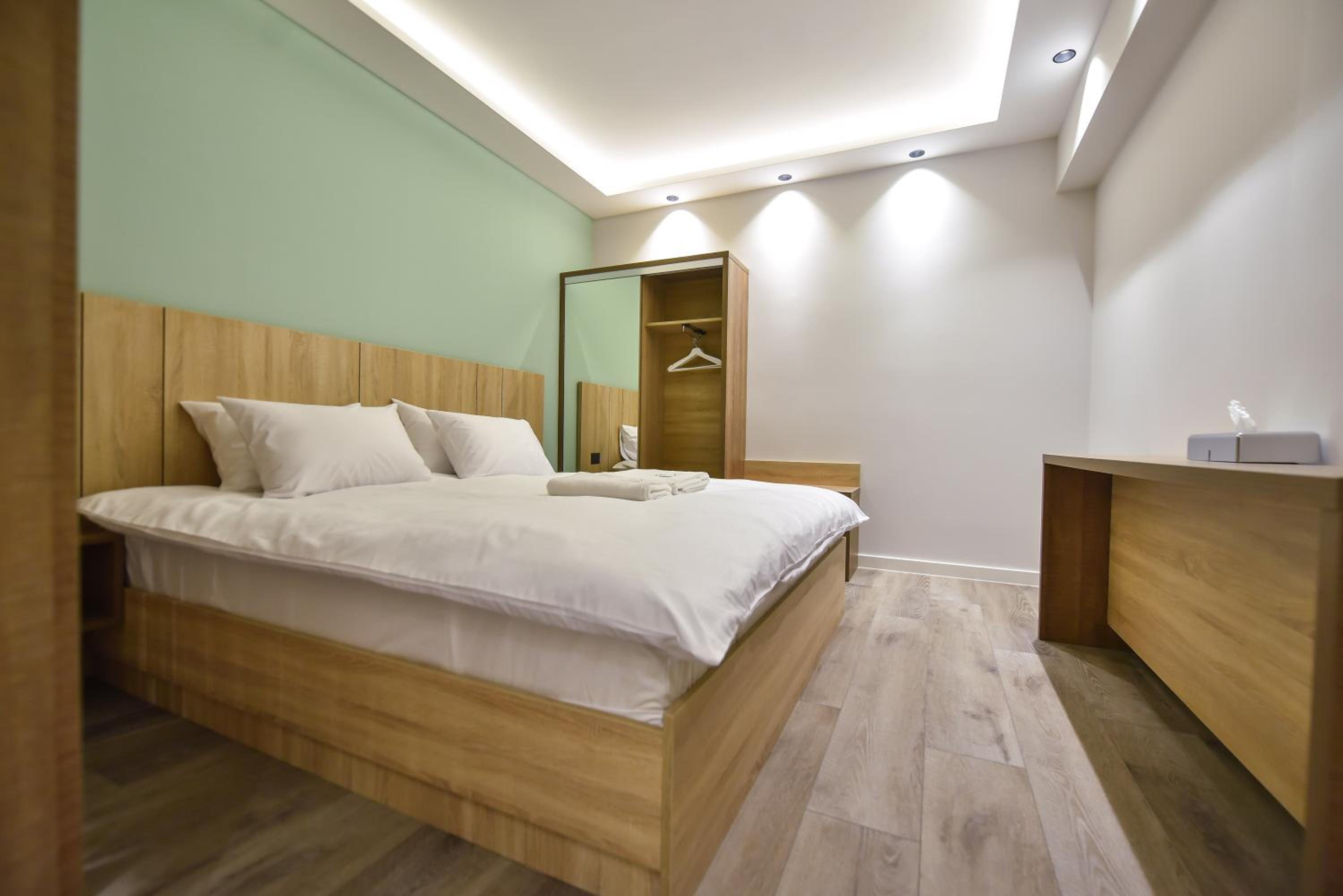 Deluxe King Suite photo 3