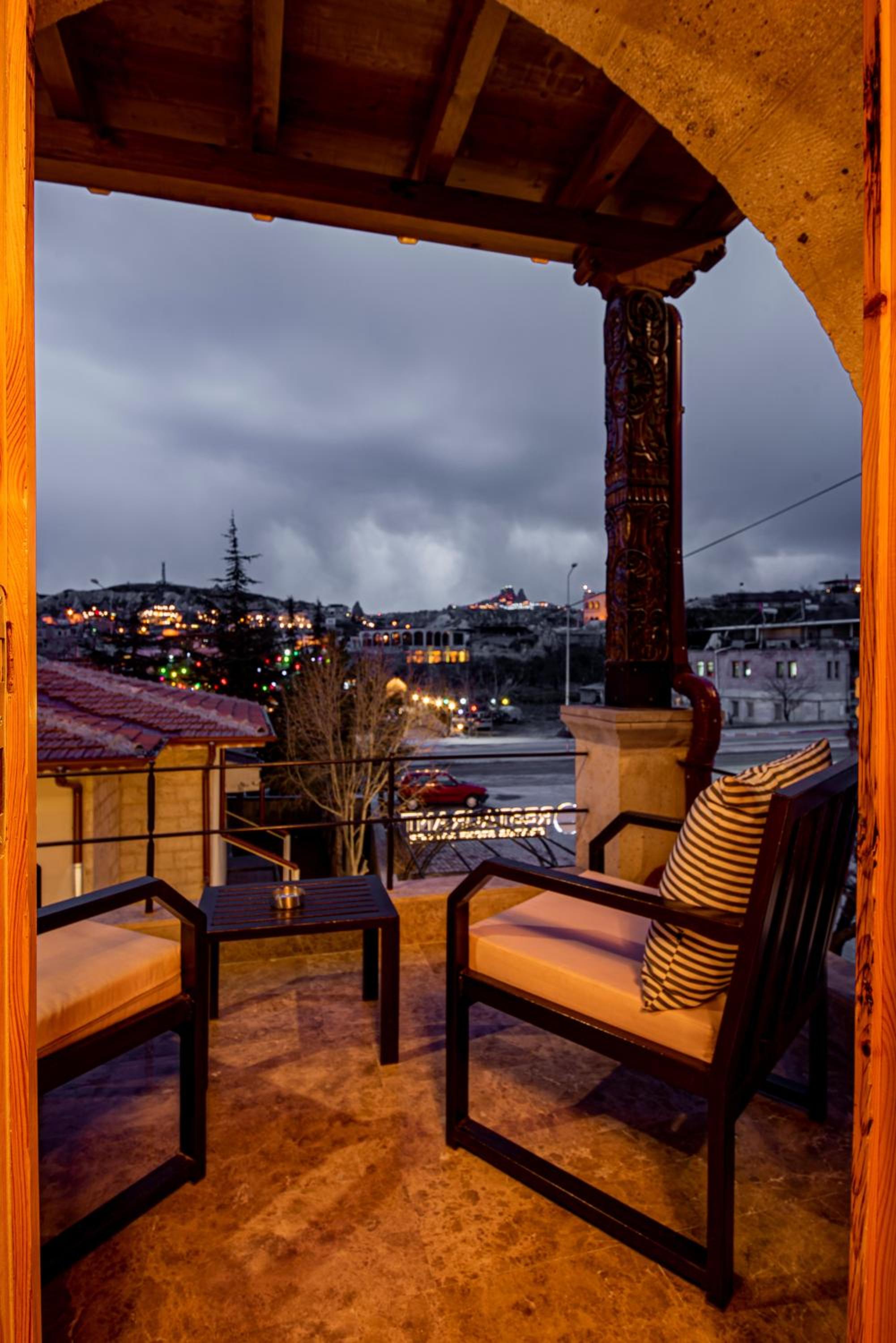 Stone Suite with Balcony - Photo 9