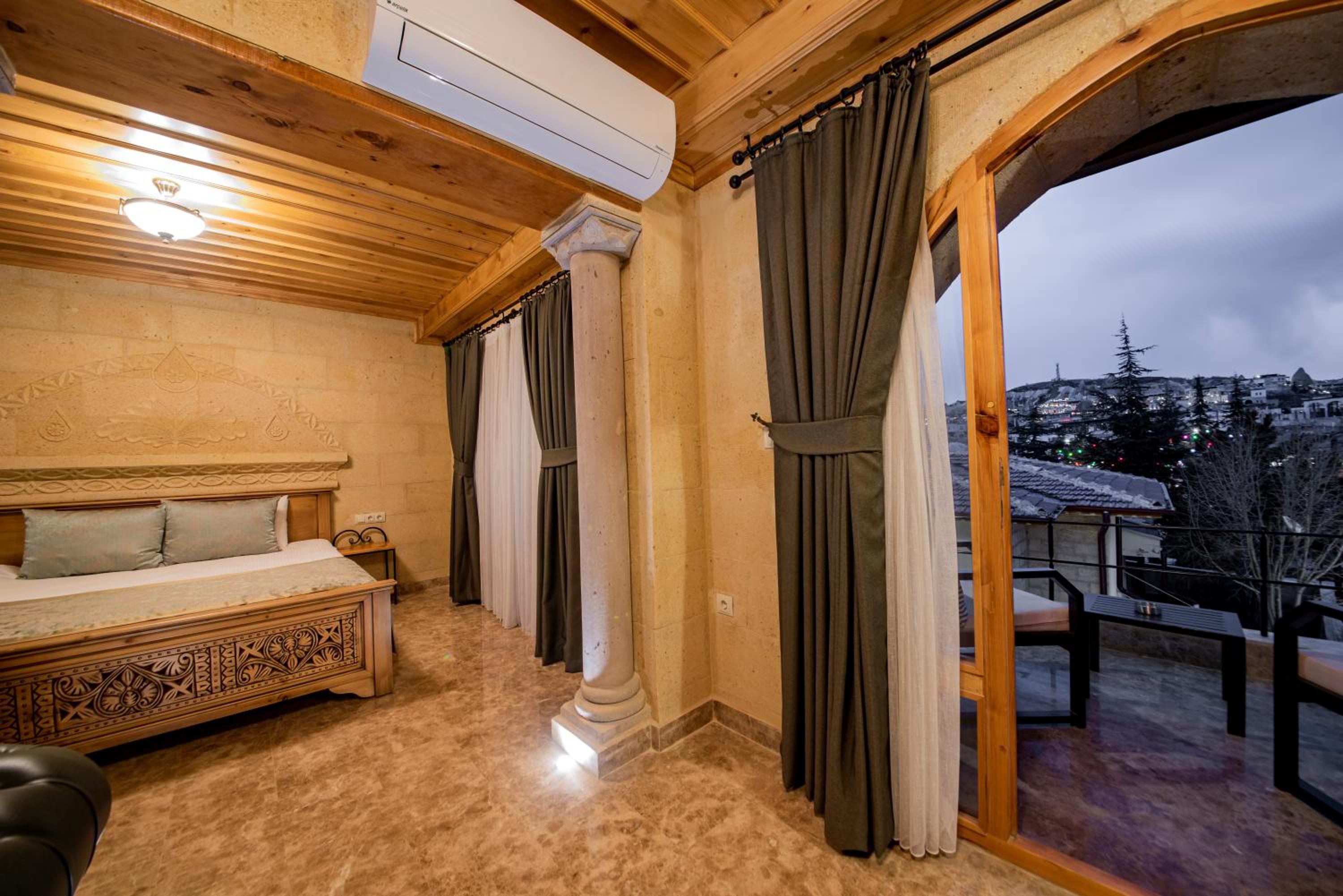Stone Suite with Balcony - Photo 22