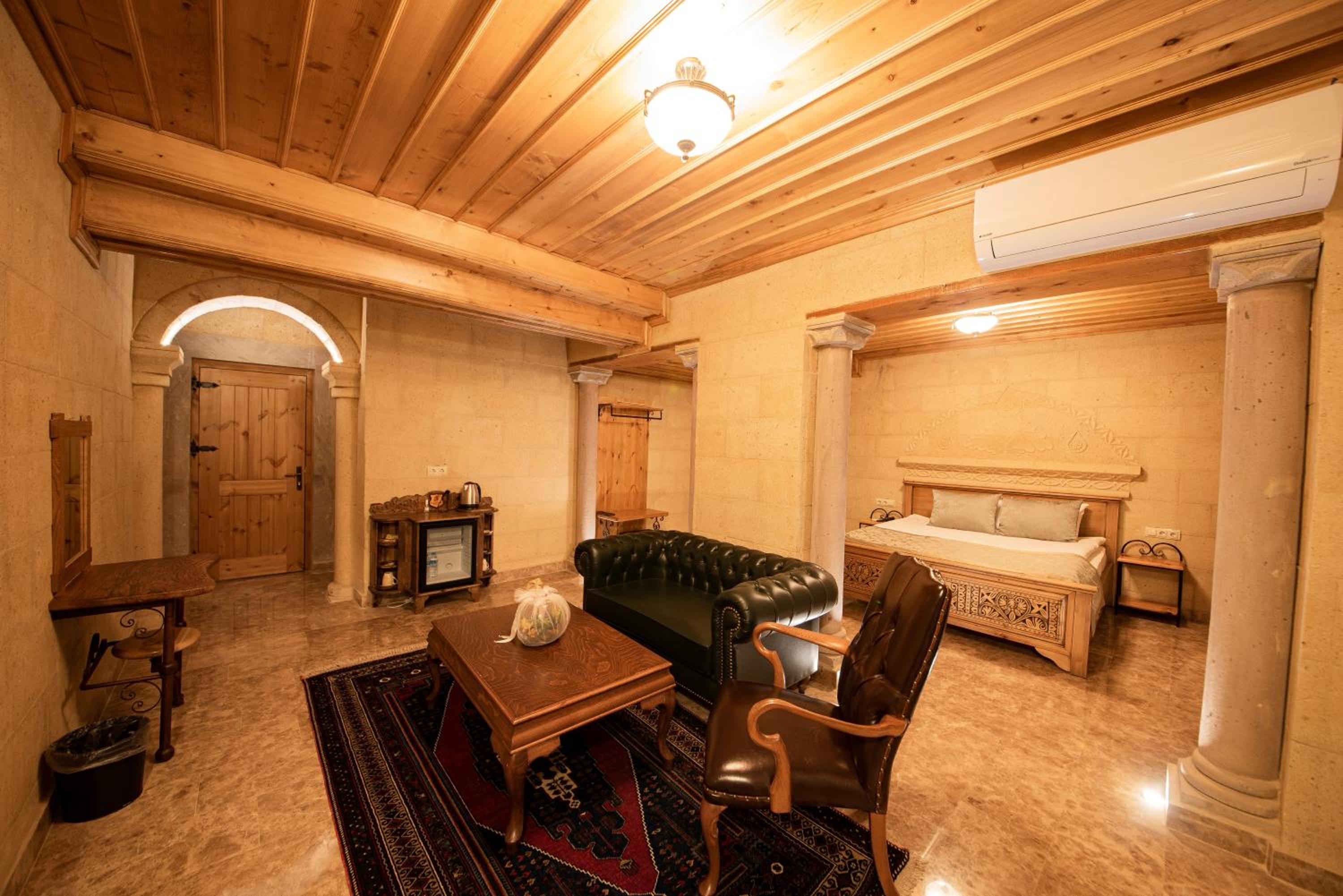 Stone Suite with Balcony - Photo 21