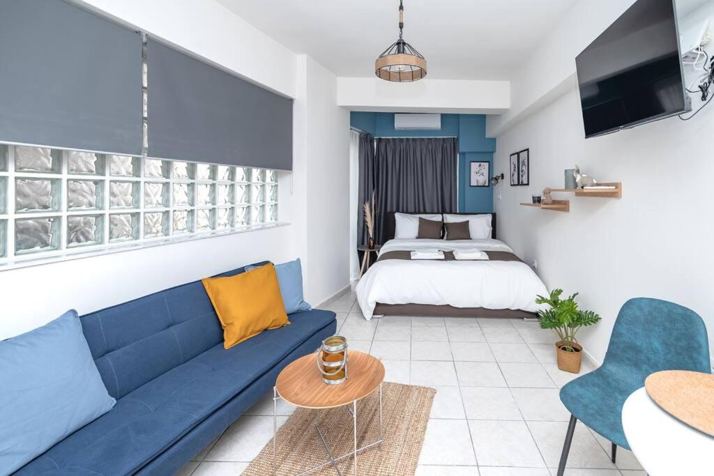 One-Bedroom Apartment - Photo 2