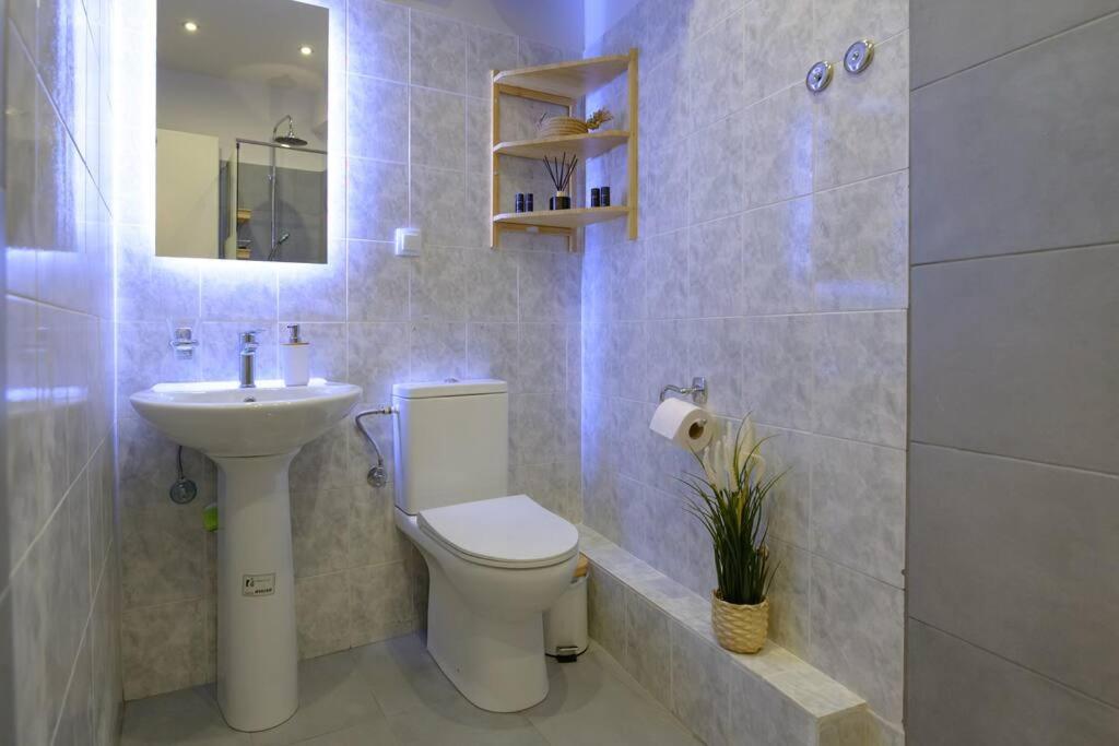 One-Bedroom Apartment - Photo 6
