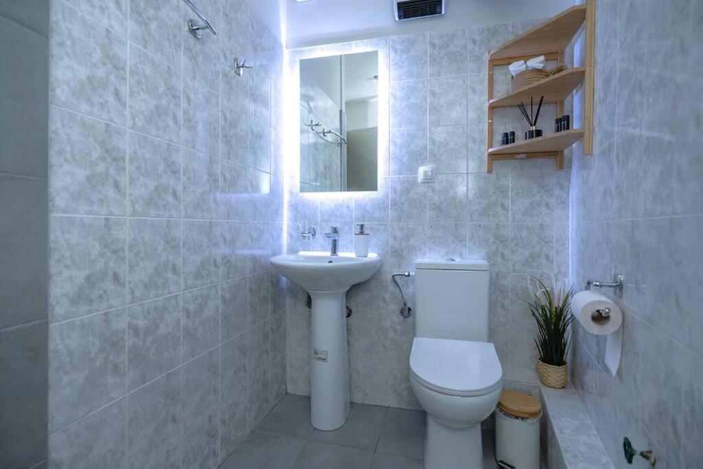 One-Bedroom Apartment - Photo 8