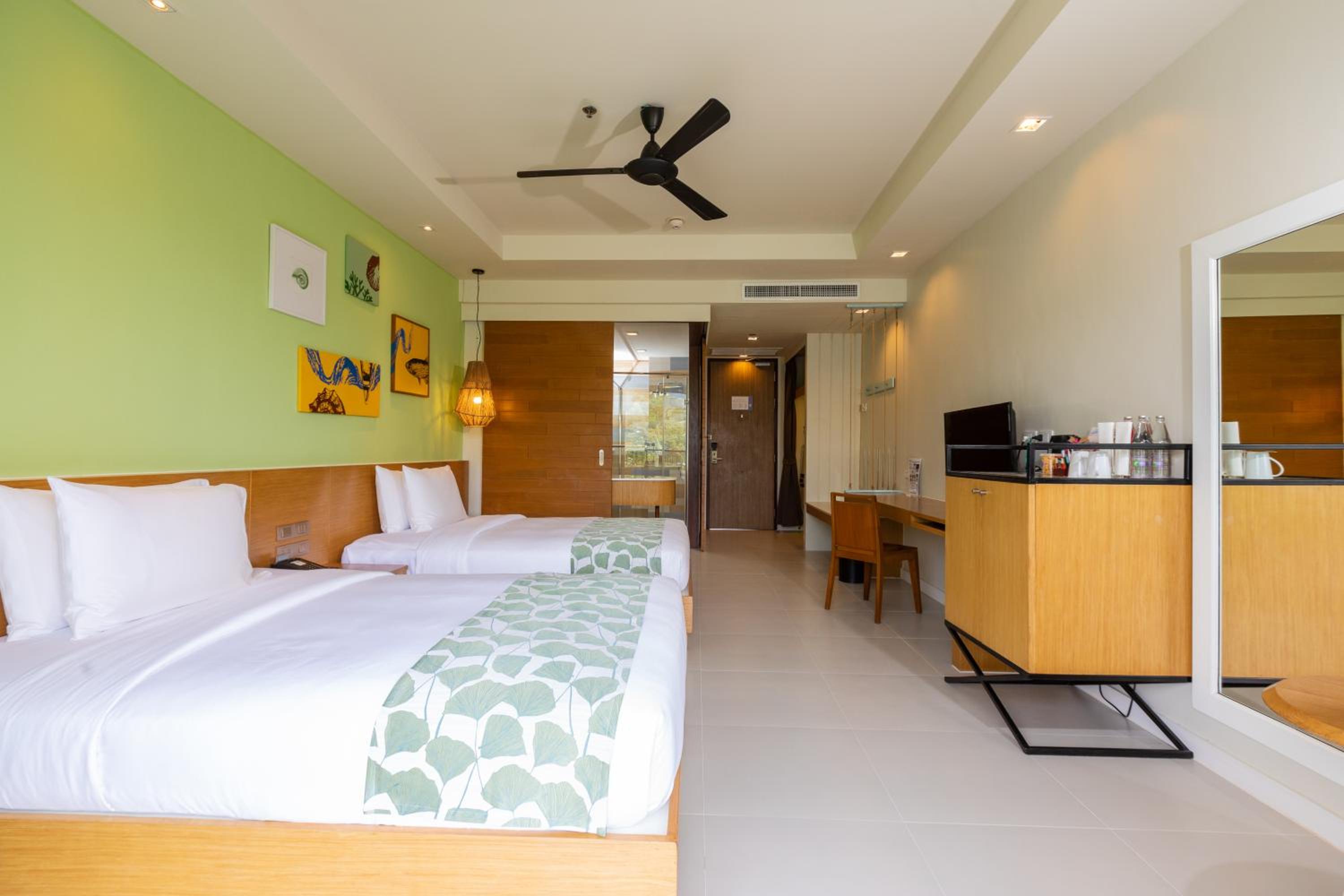 Family Room with Garden View photo 3