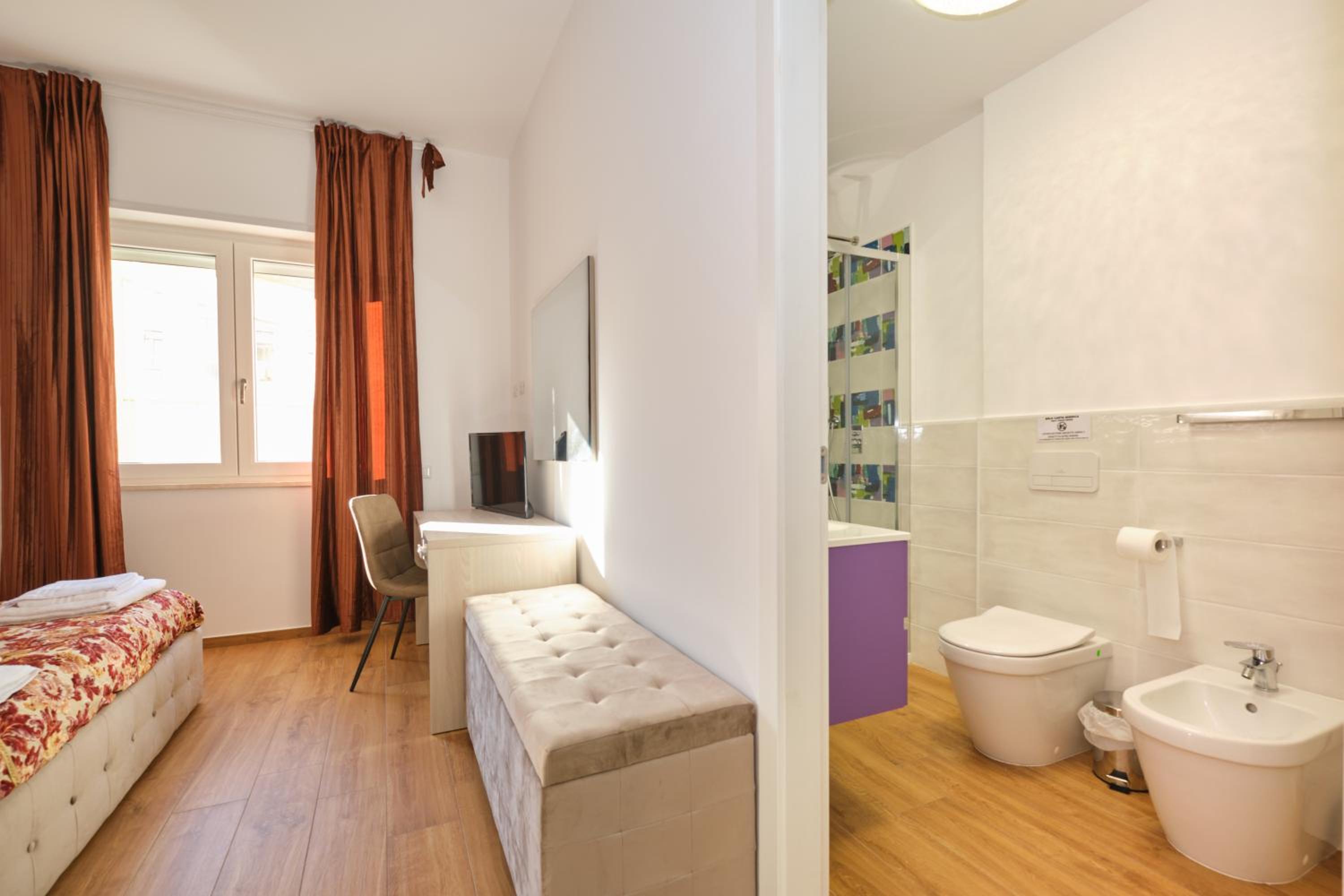 Double Room with Private Bathroom photo 3