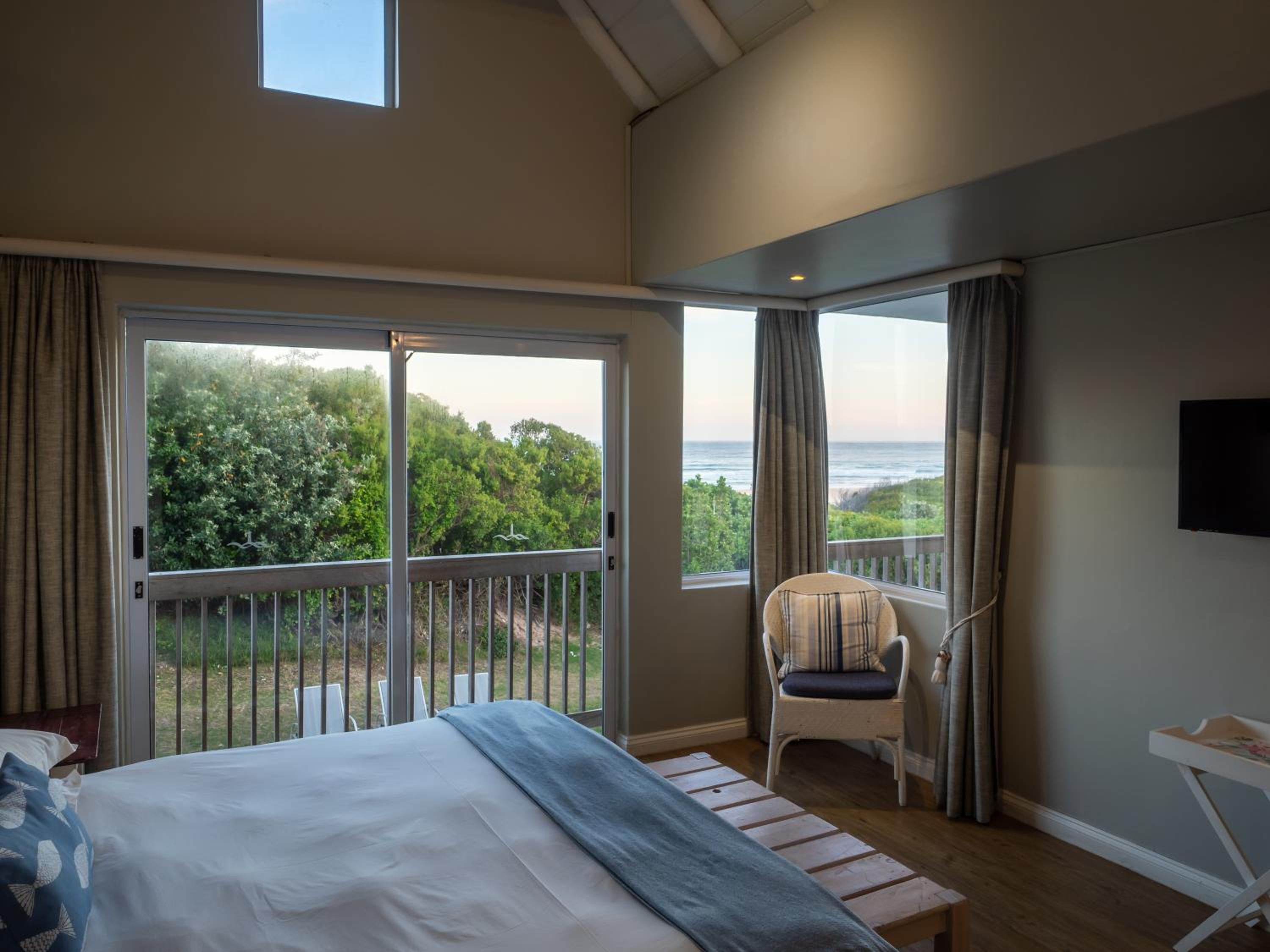 Deluxe King Room - Photo 22