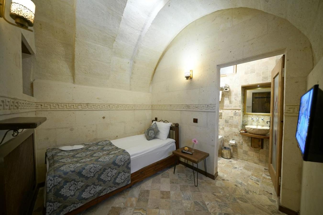 Deluxe Triple Room - Photo 8