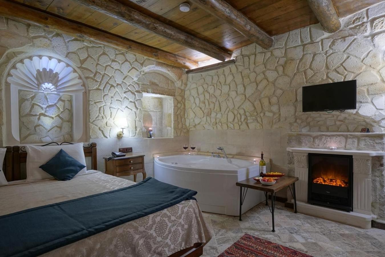 Deluxe Triple Room - Photo 10