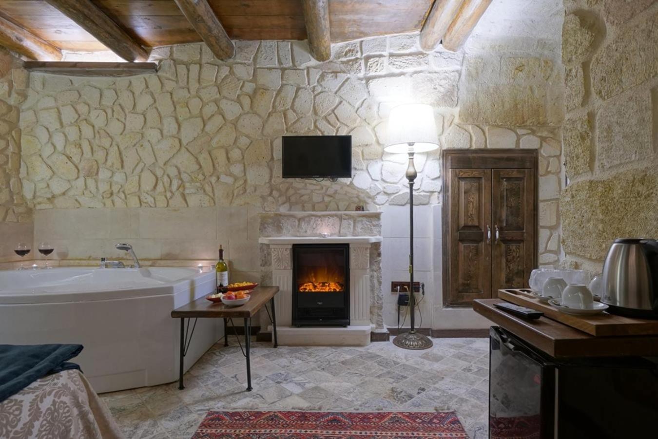 Deluxe Triple Room - Photo 5