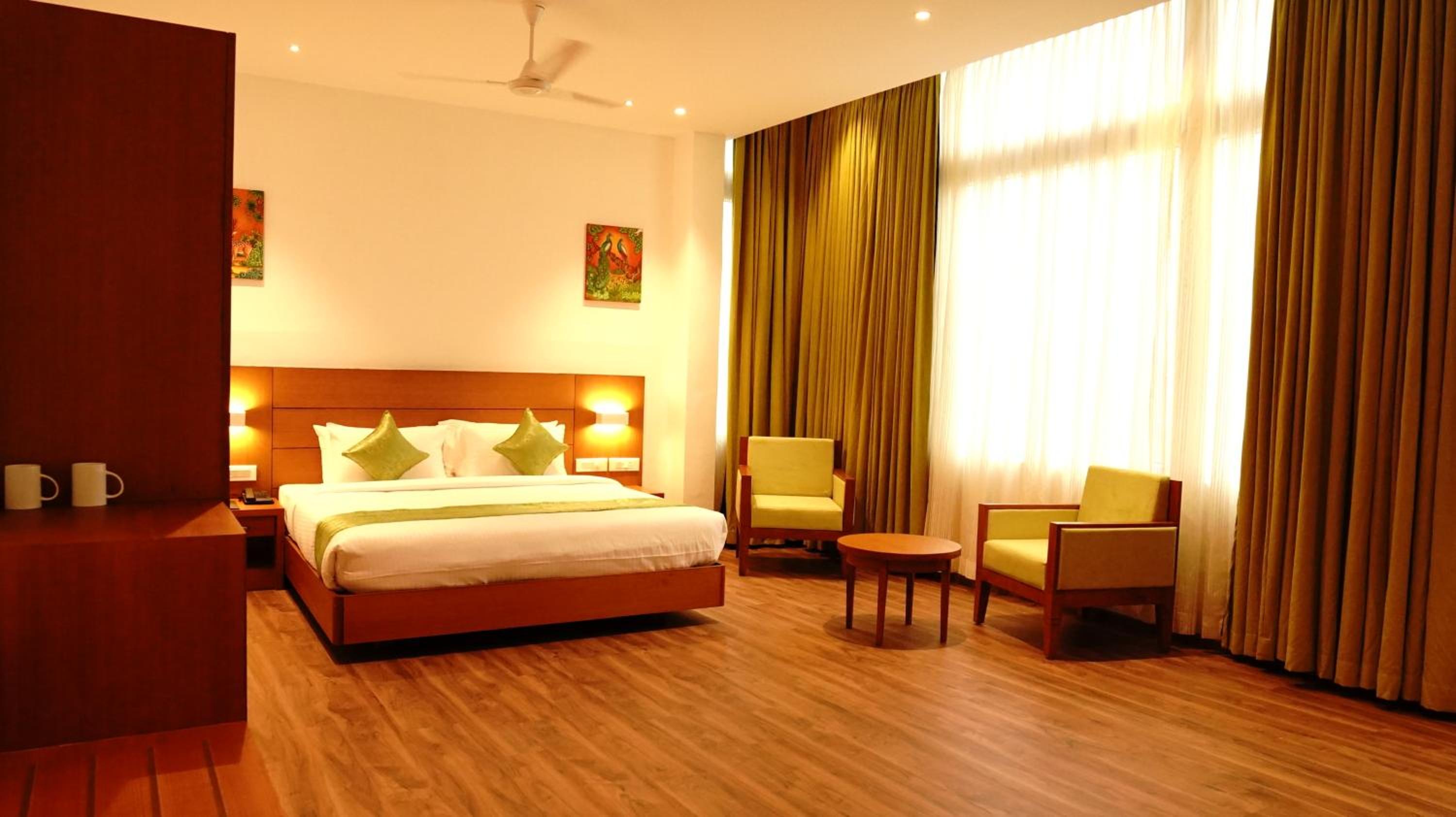 Deluxe Room - Photo 11