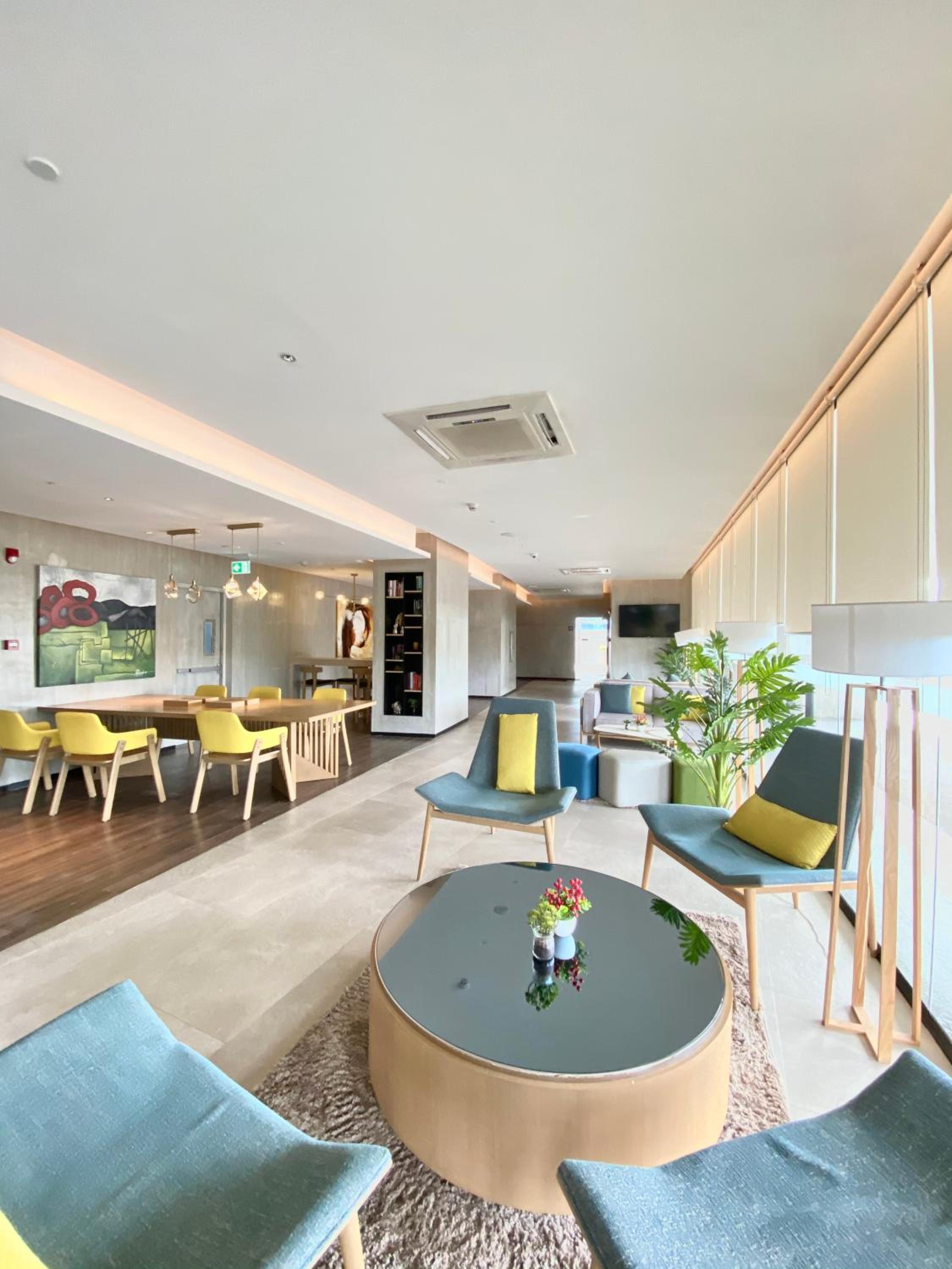 Apartment with Mountain View - Photo 4