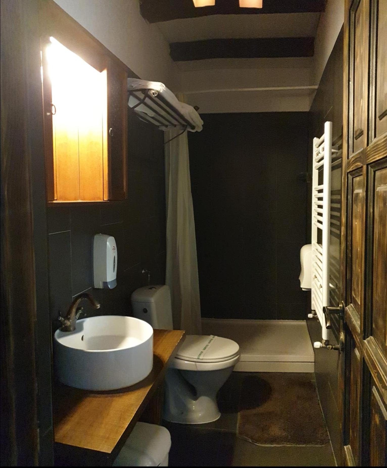 Standard Double Room - Photo 3