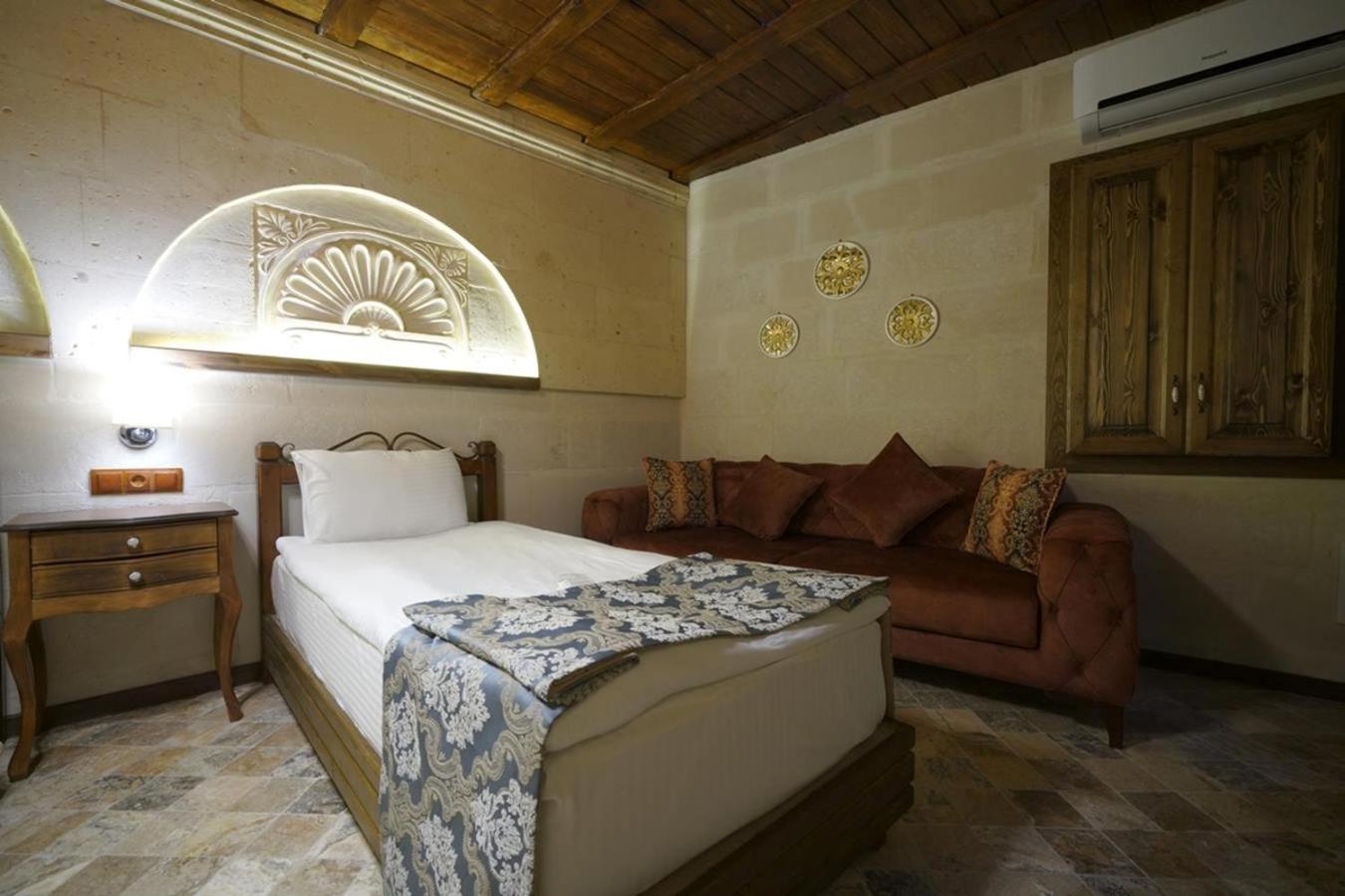 Family Room - Photo 10