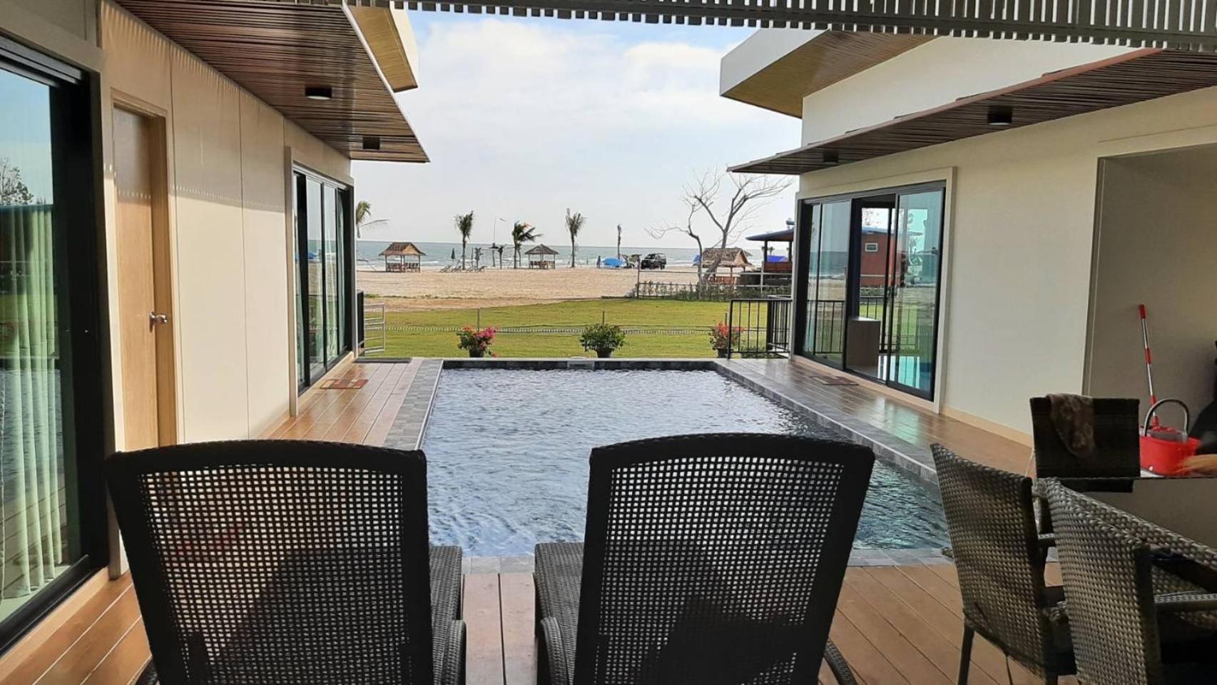 Four-Bedroom Villa - Photo 2