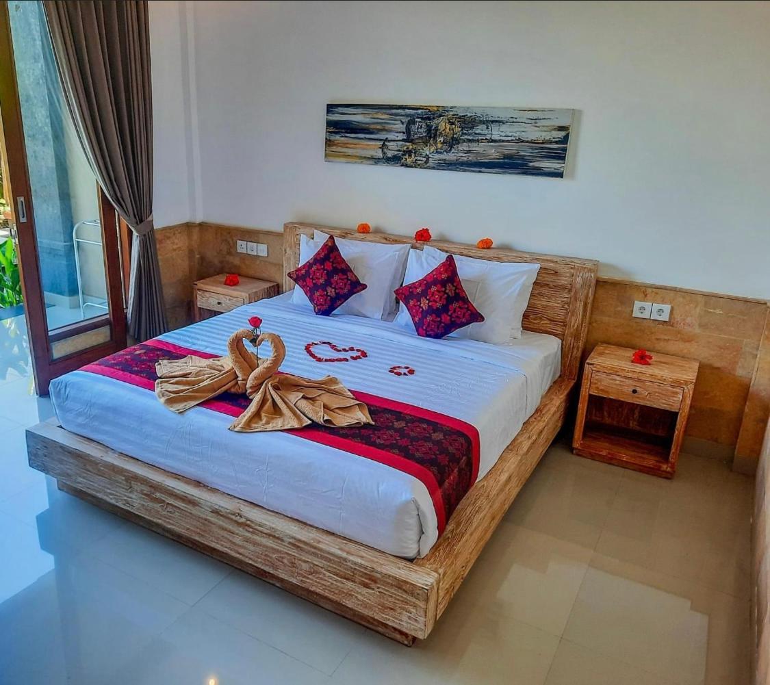 Standard Room with Pool View - Photo 9
