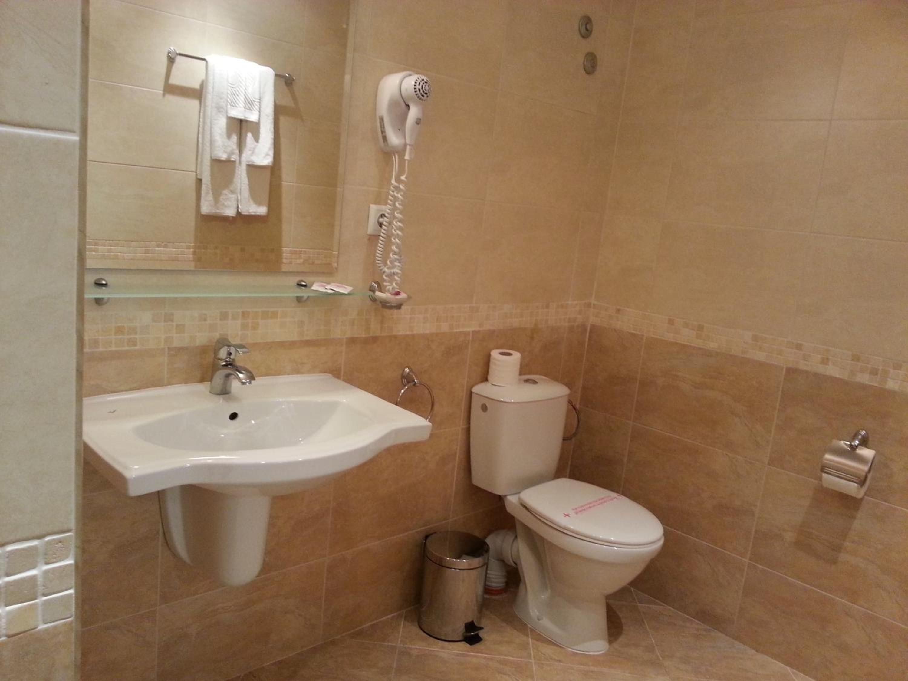 Superior Twin Room with Patio photo 2