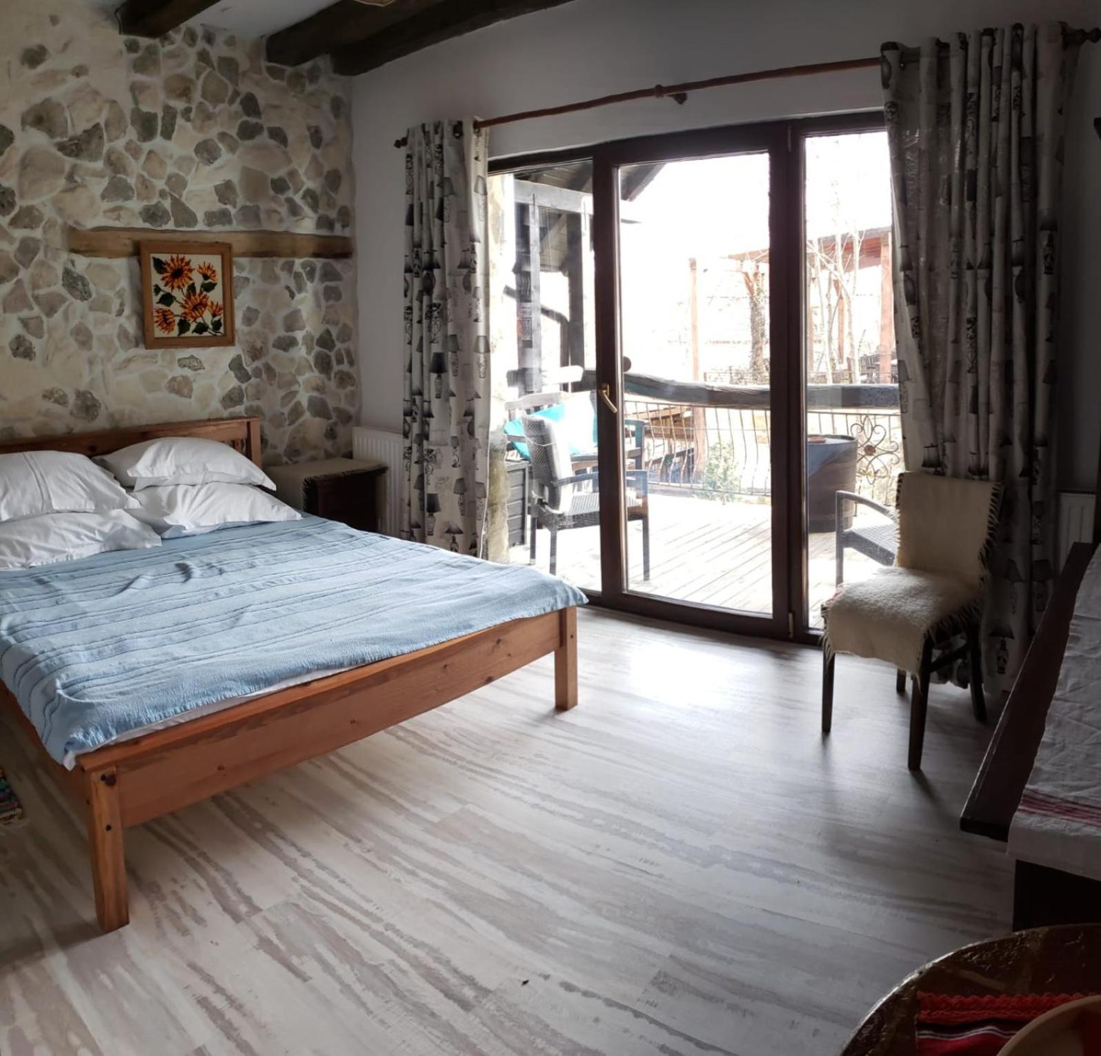 Standard Double Room - Photo 1