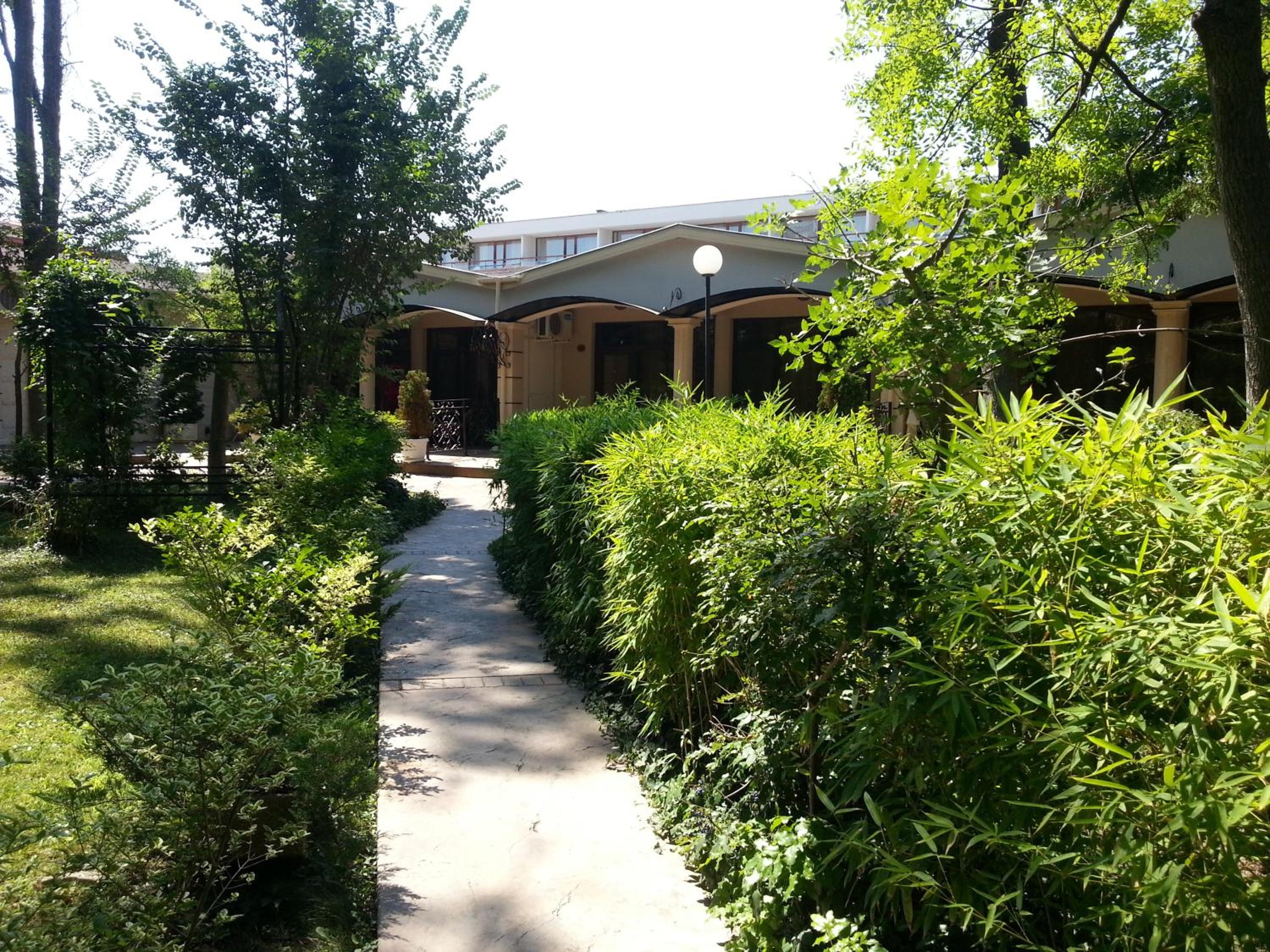 Superior Twin Room with Patio photo 3