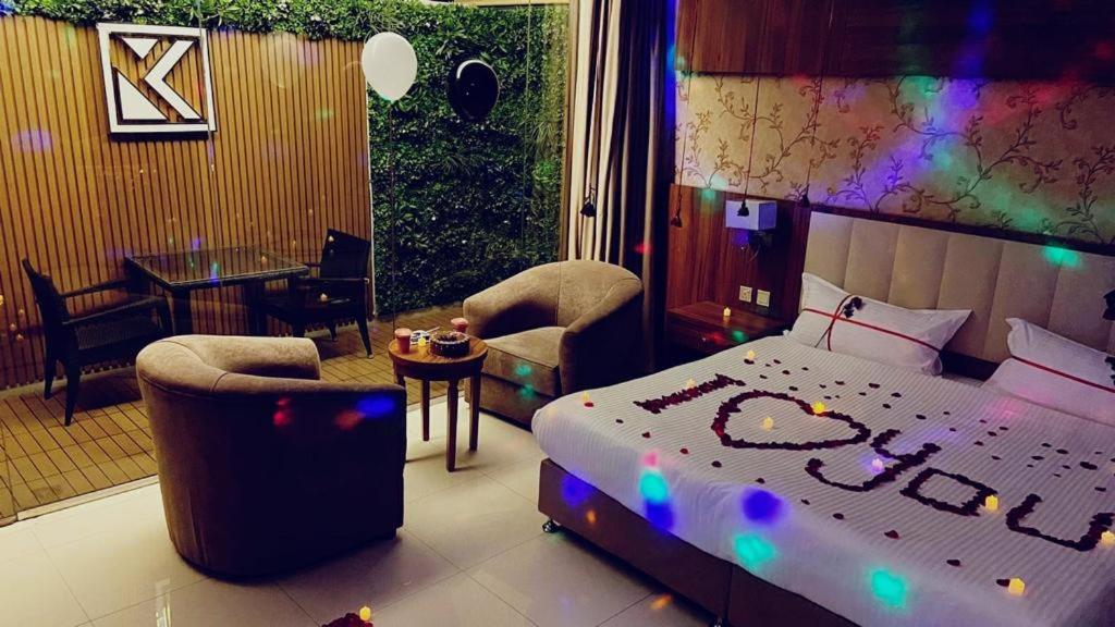 King Suite with Balcony photo 1