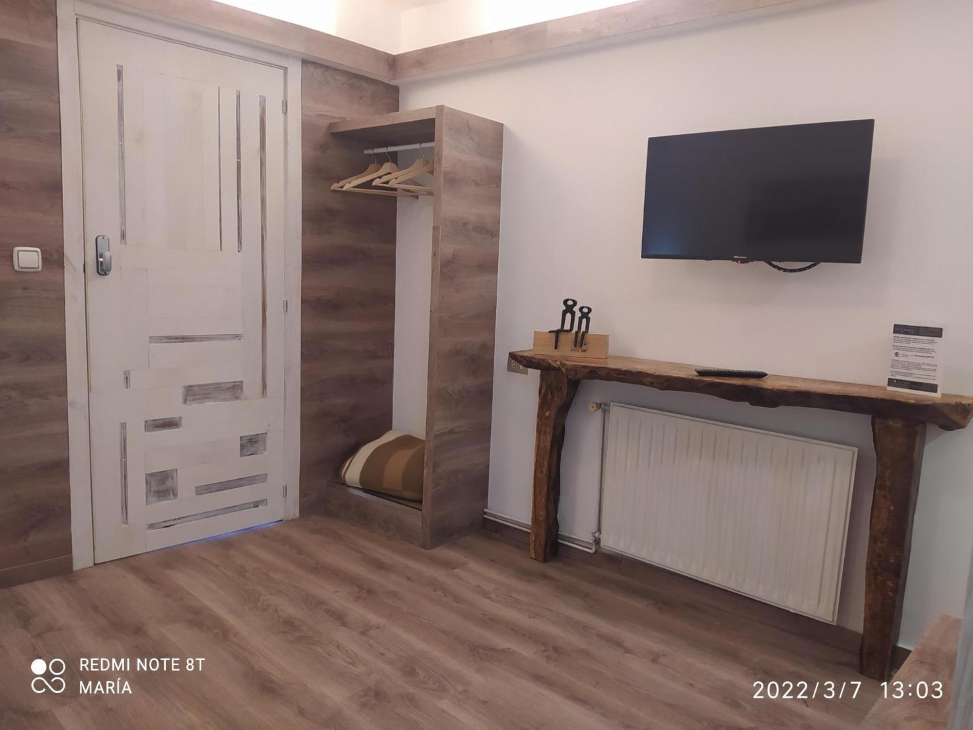 Double Room with Private Bathroom photo 3