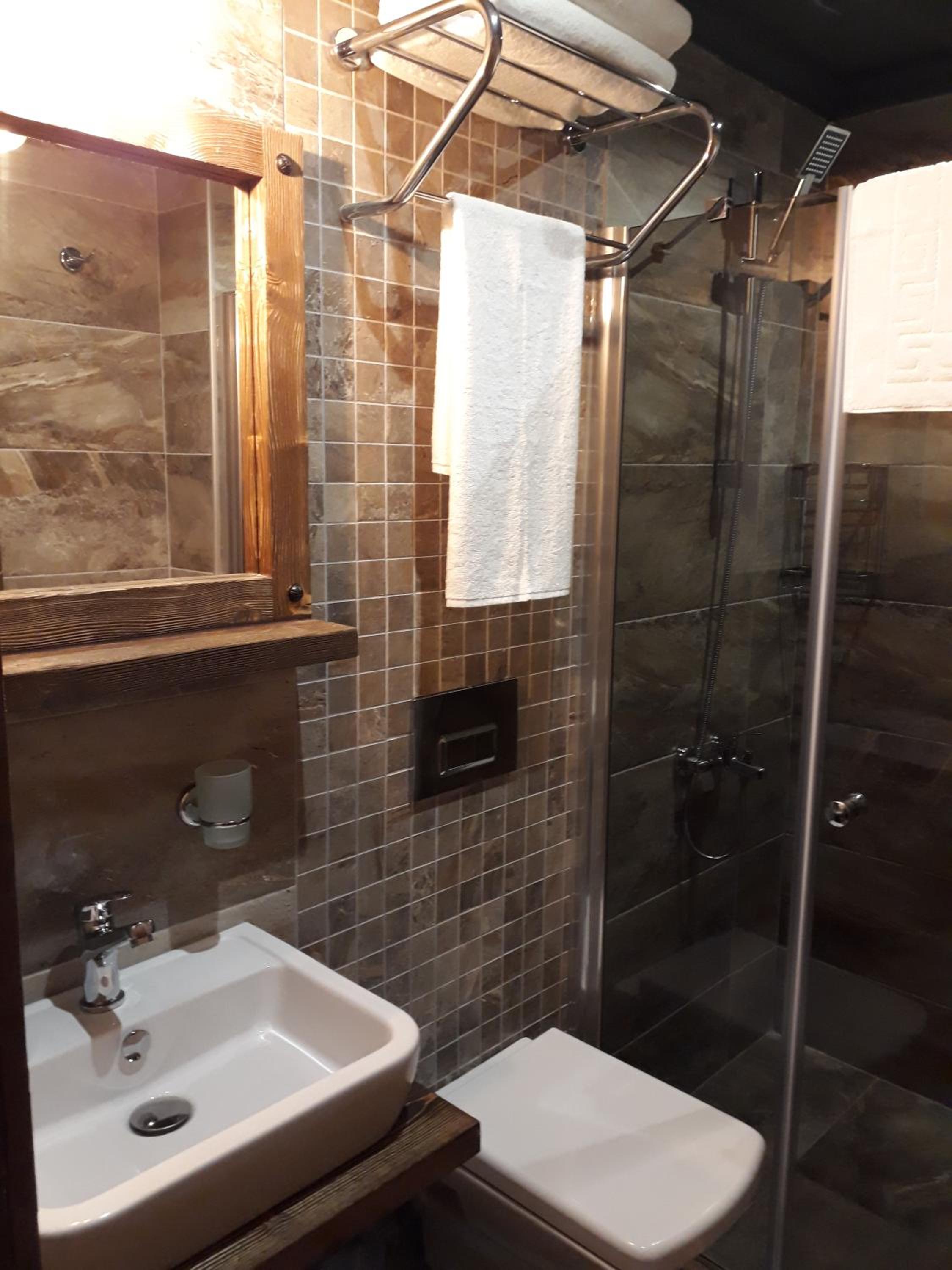 Deluxe Double or Twin Room with Balcony - Photo 8