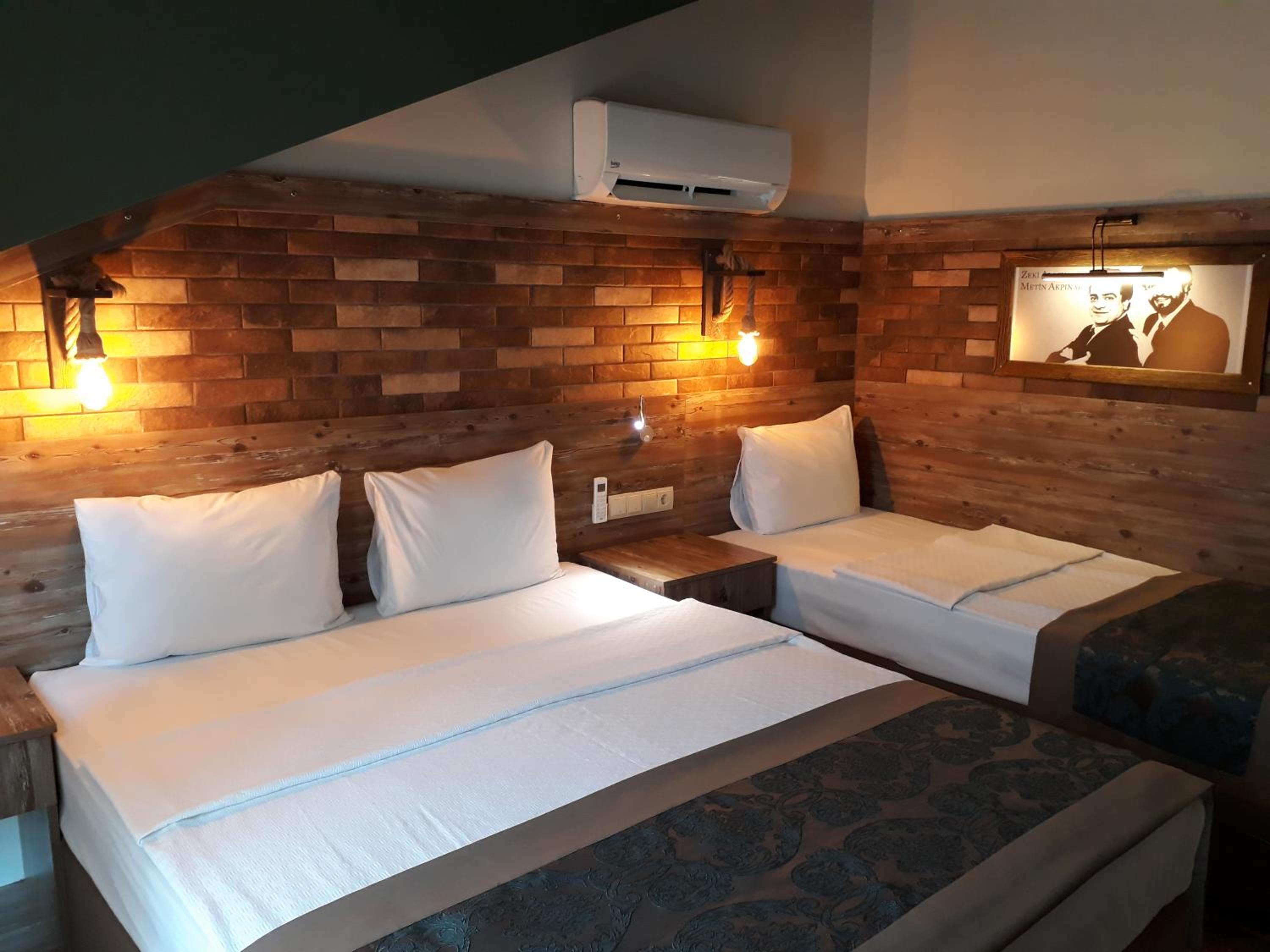 Junior Suite with Pool View - Photo 18