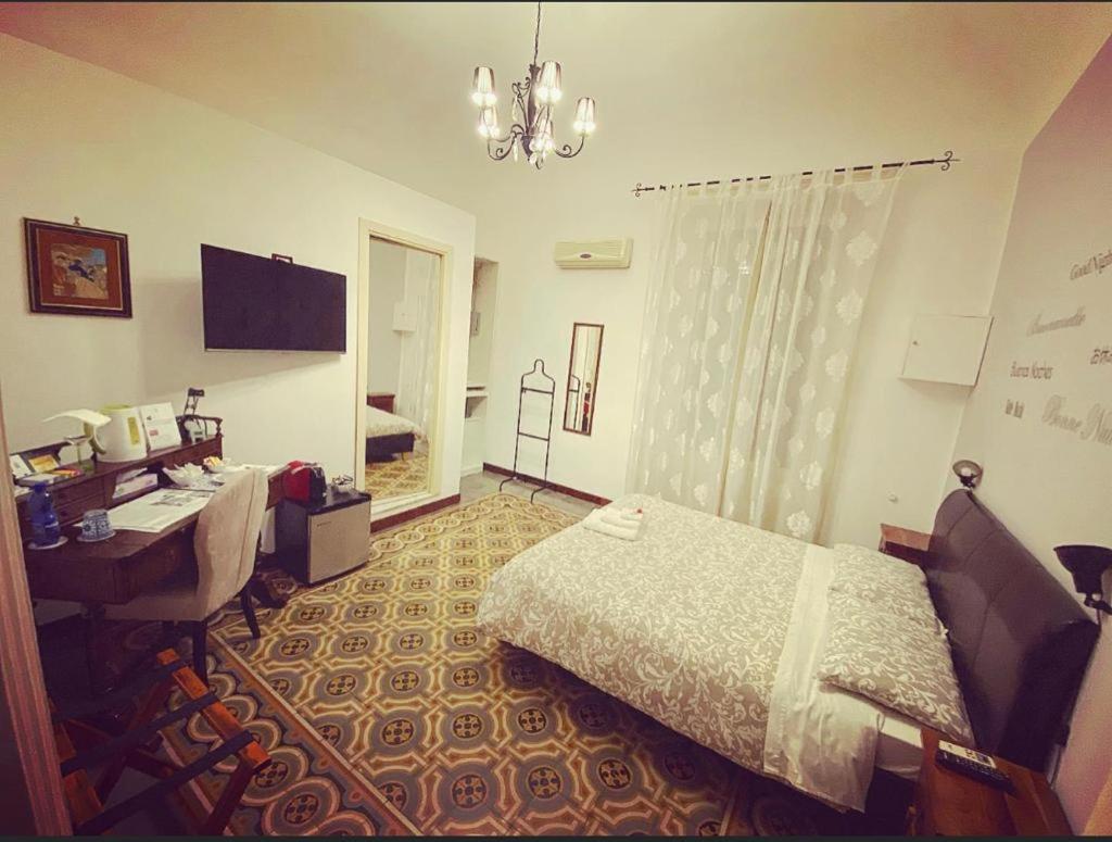 Deluxe Double Room with Balcony - Photo 2