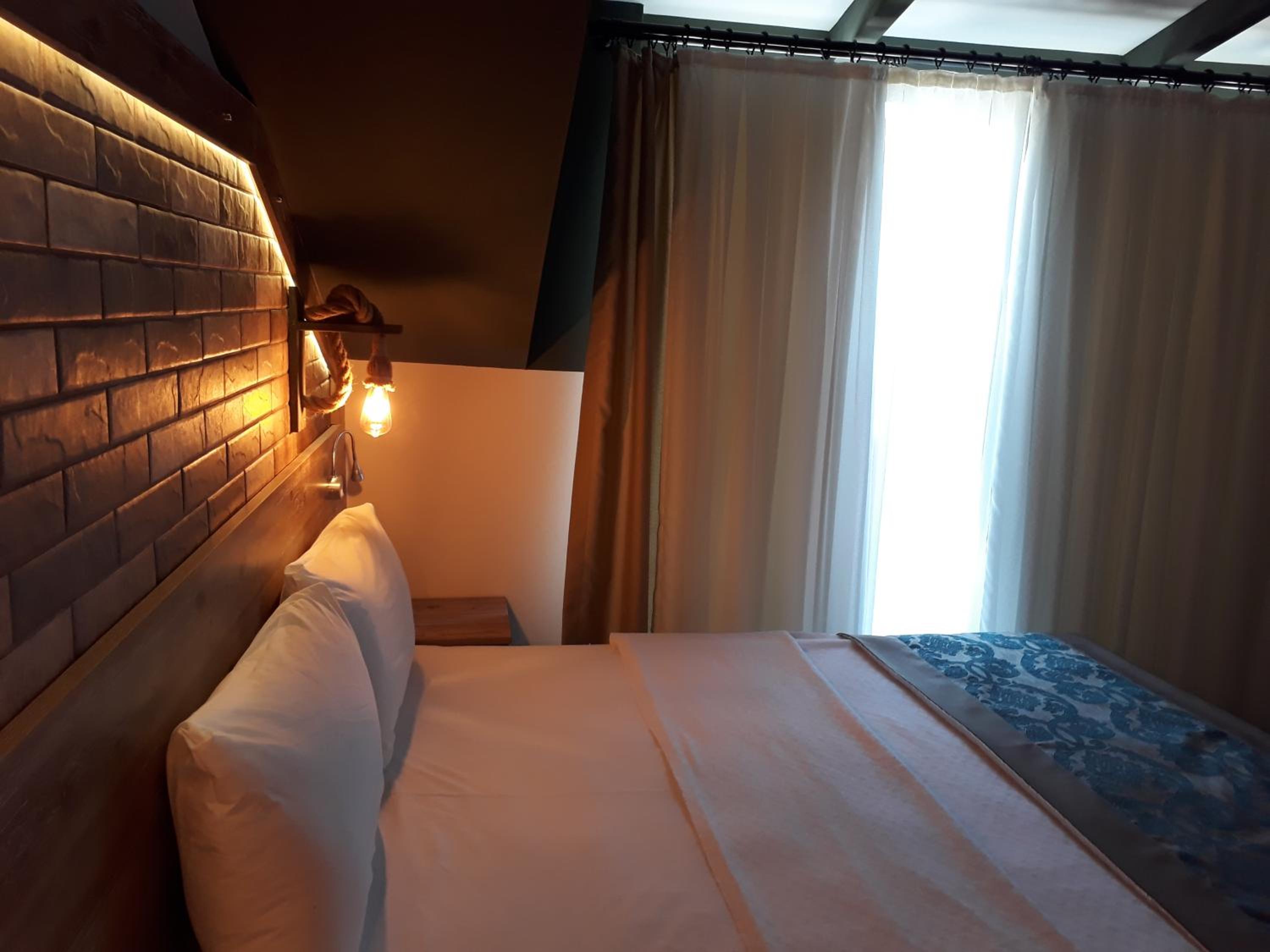 Deluxe Double or Twin Room with Balcony - Photo 7