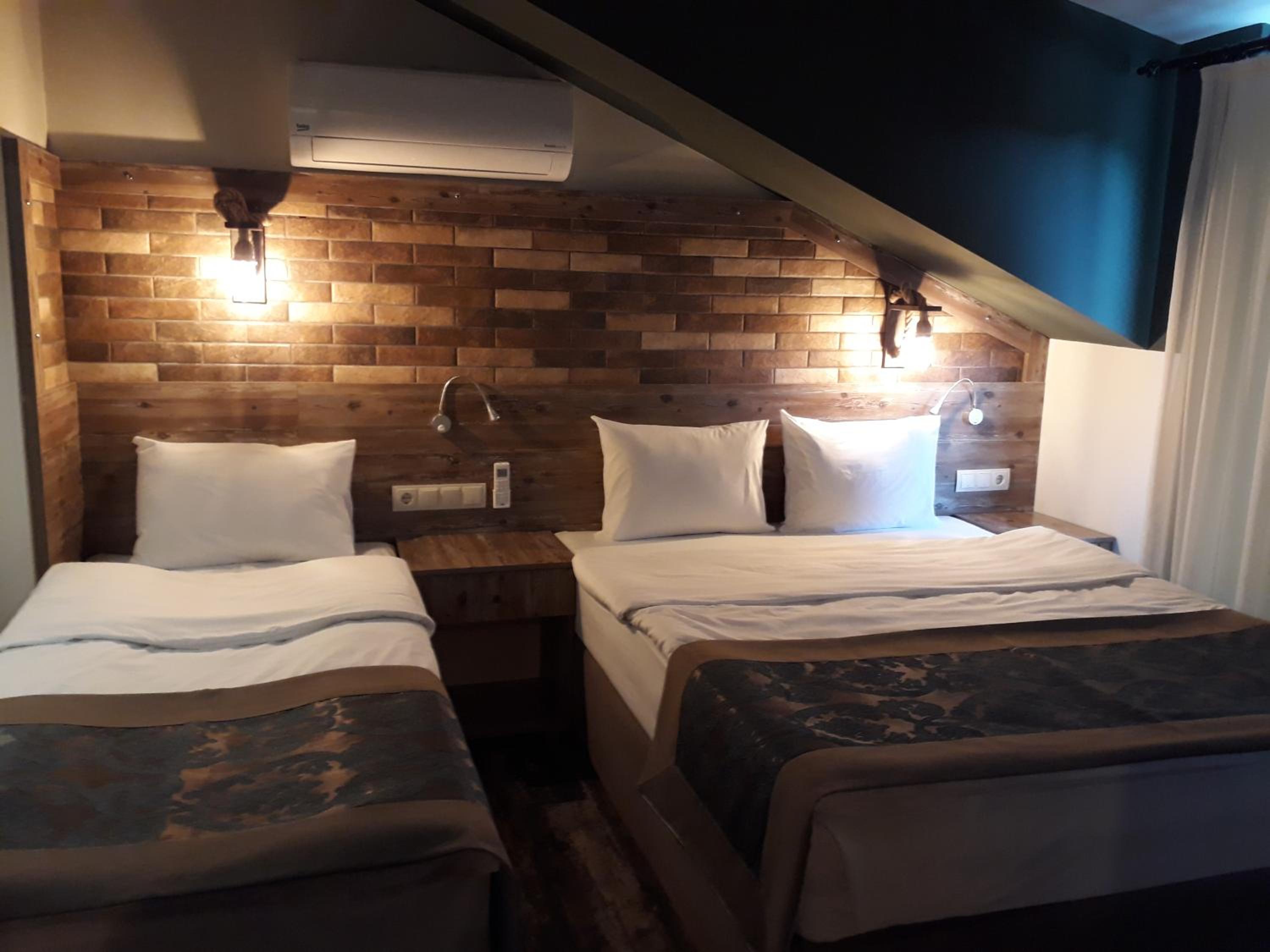 Junior Suite with Pool View - Photo 13