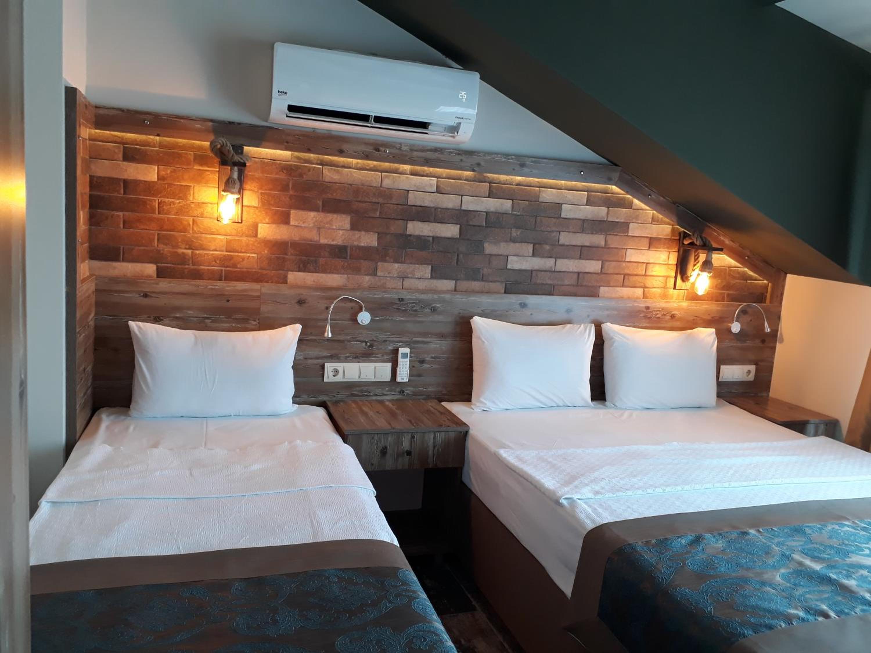 Junior Suite with Pool View - Photo 12