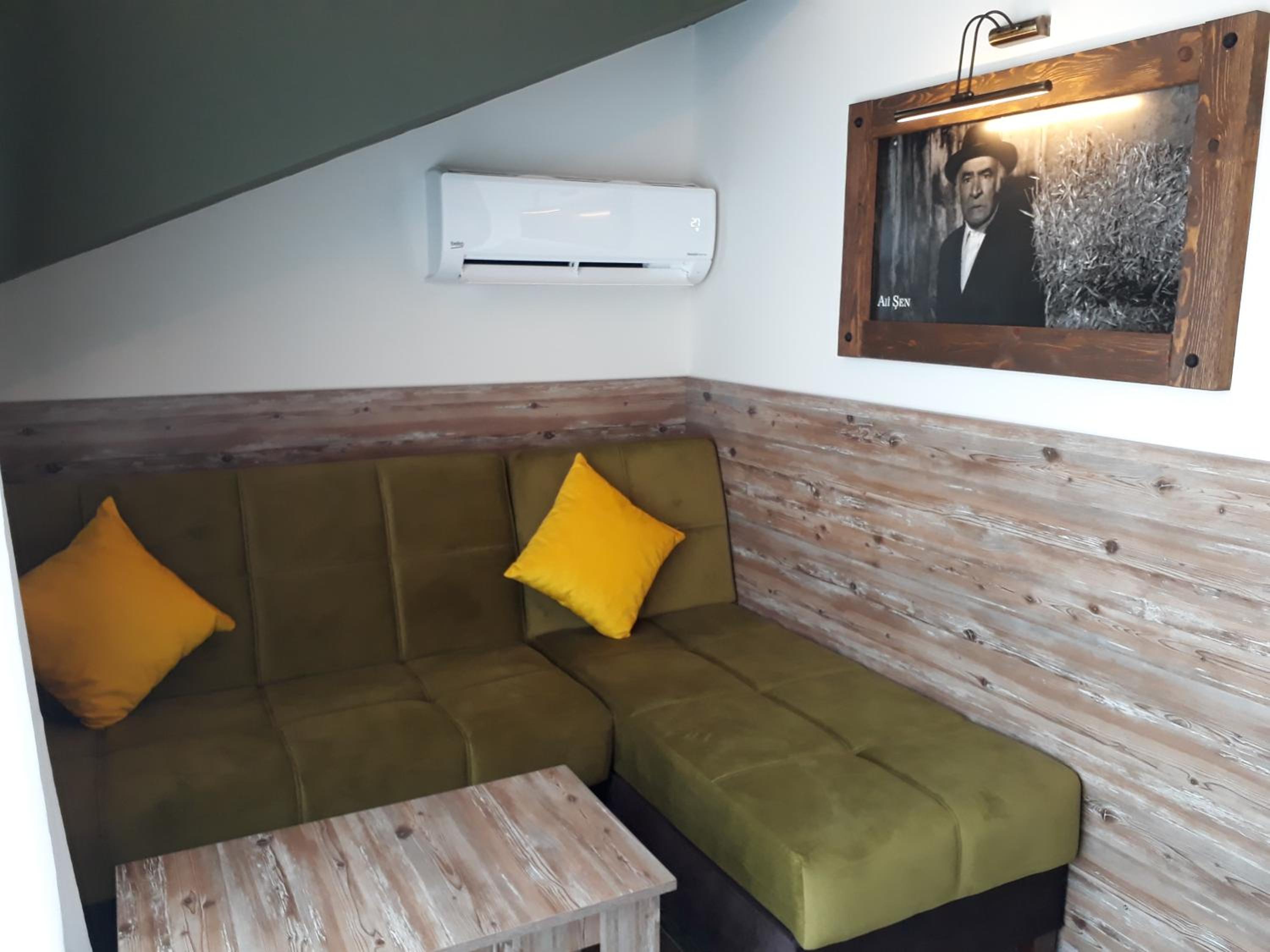 Junior Suite with Pool View - Photo 11