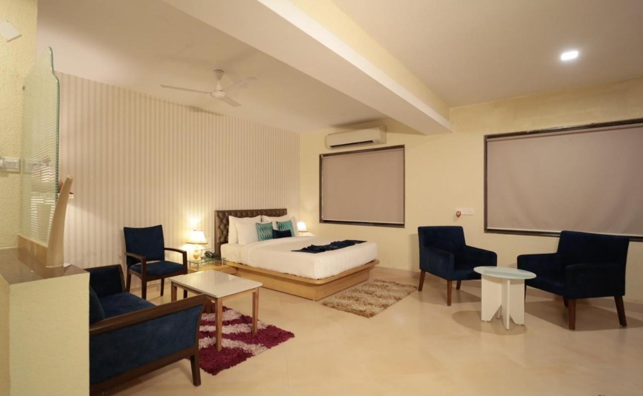 Deluxe Queen Room