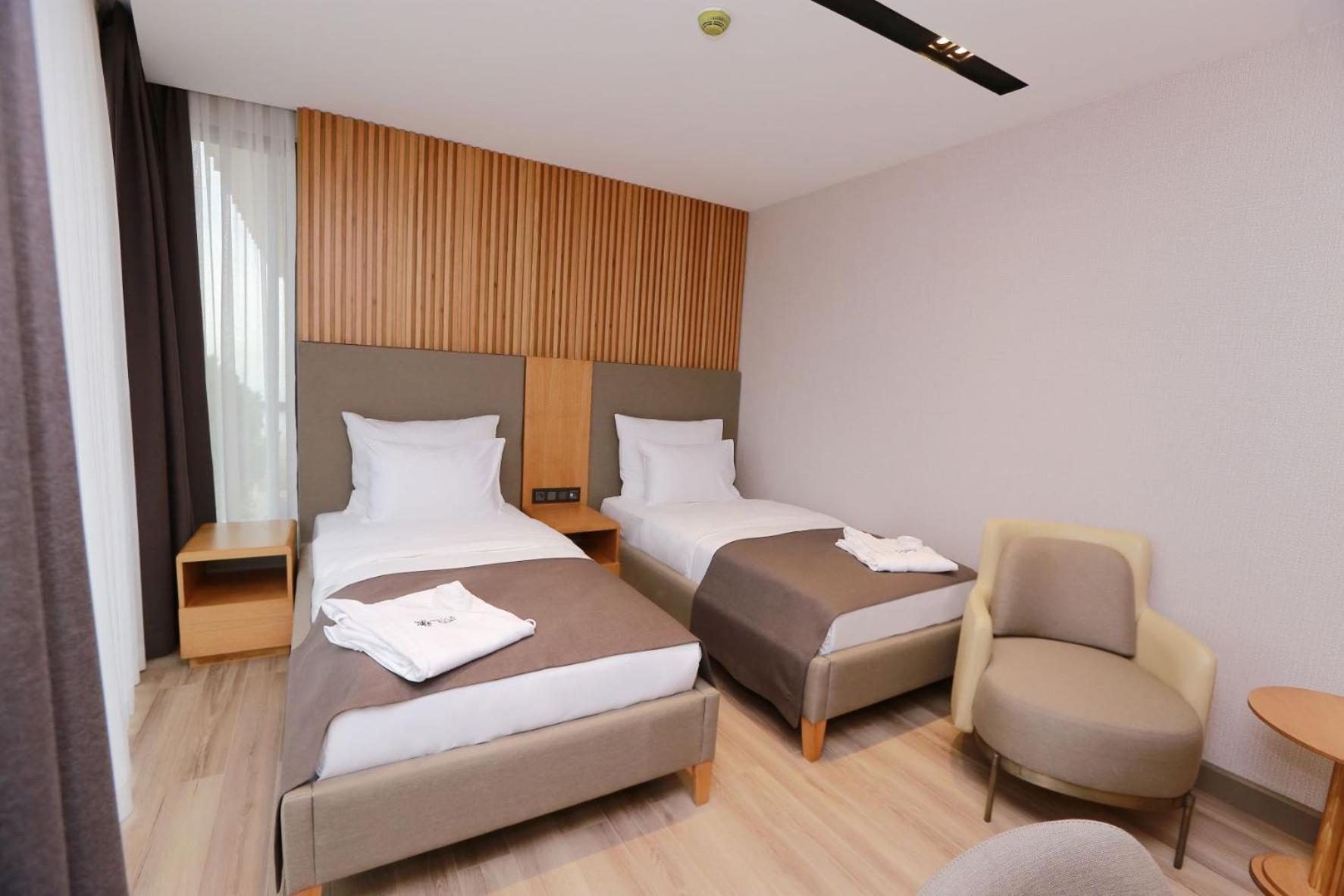 Standard Twin Room - Photo 3