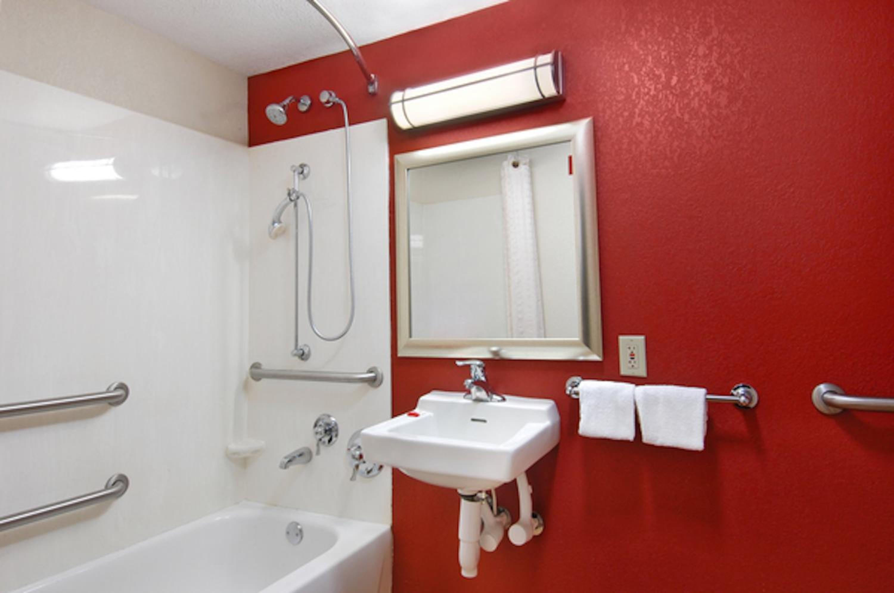 Premium King Room Disability Access Smoke Free (Upgraded Bedding & Snack) - Photo 5