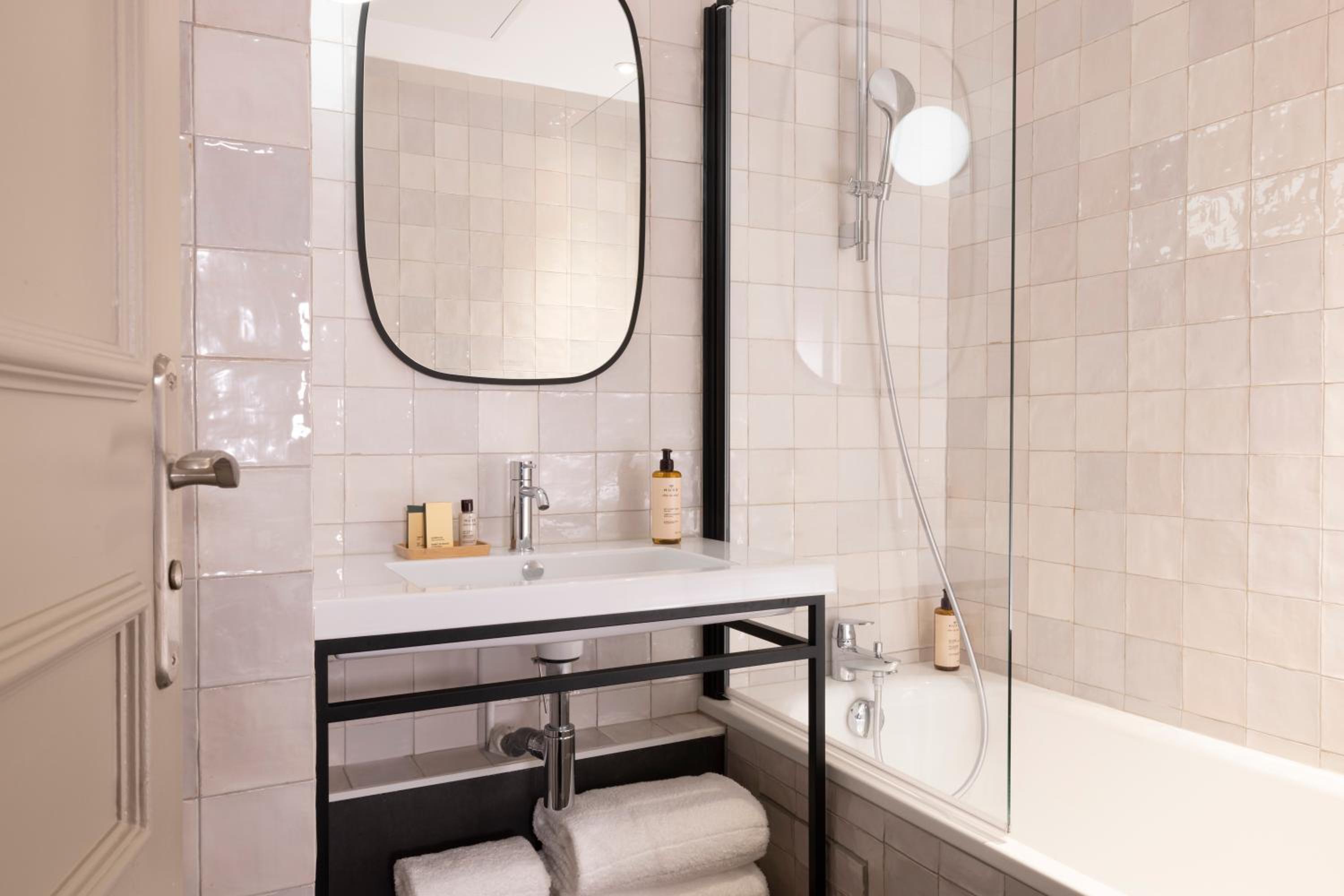 Deluxe Double or Twin Room photo 2