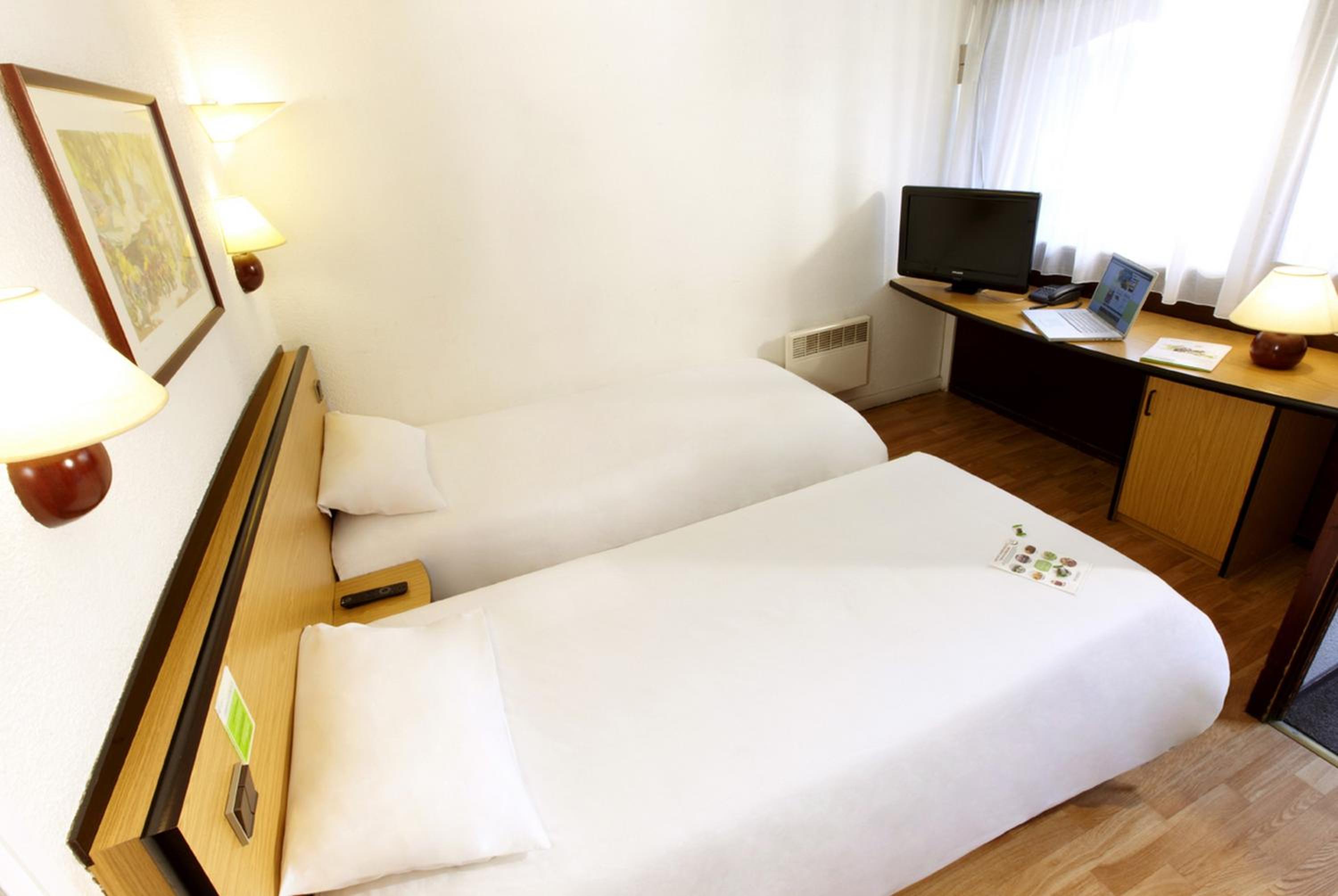 Twin Room - Photo 1