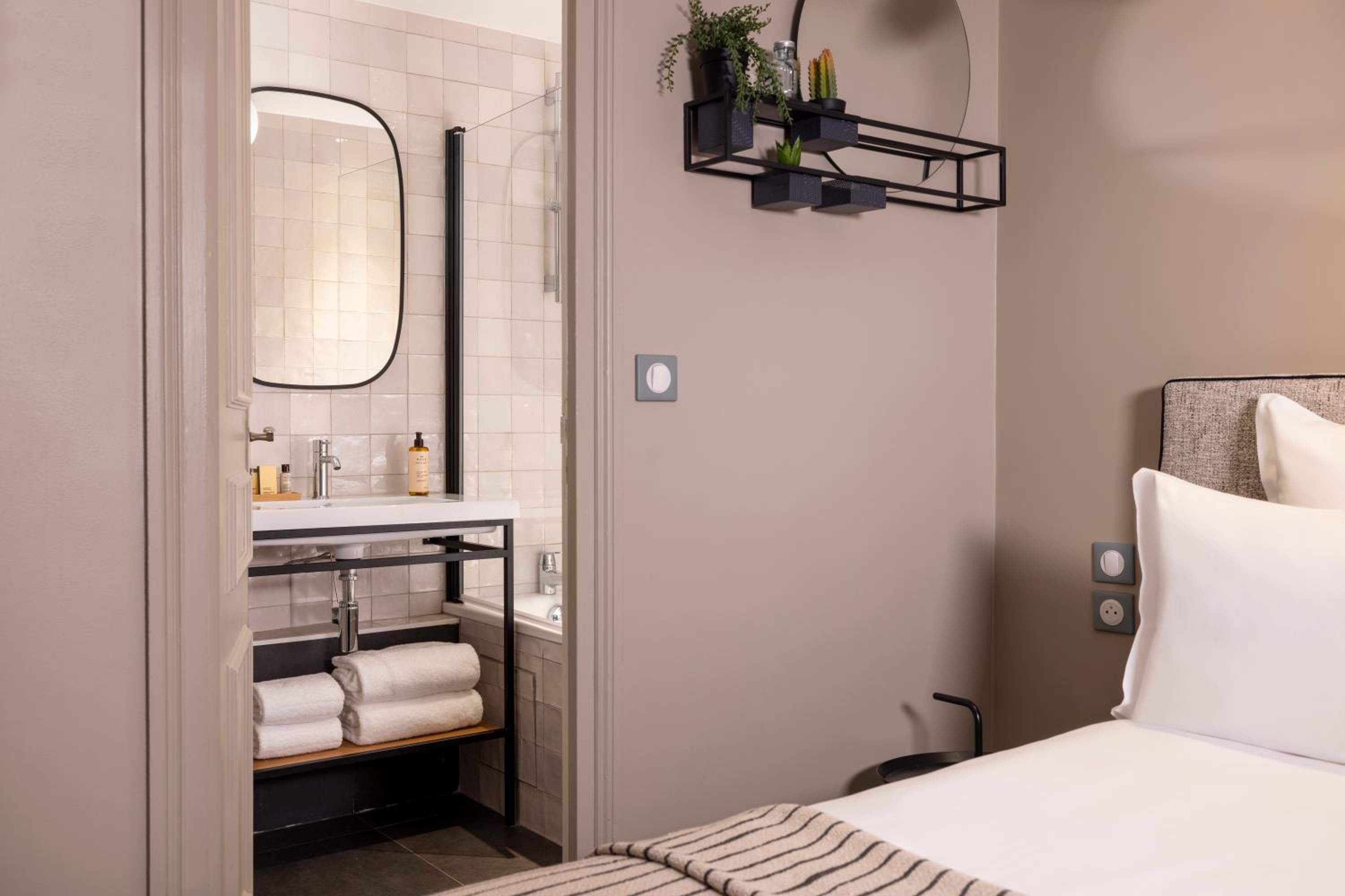 Deluxe Double or Twin Room photo 2