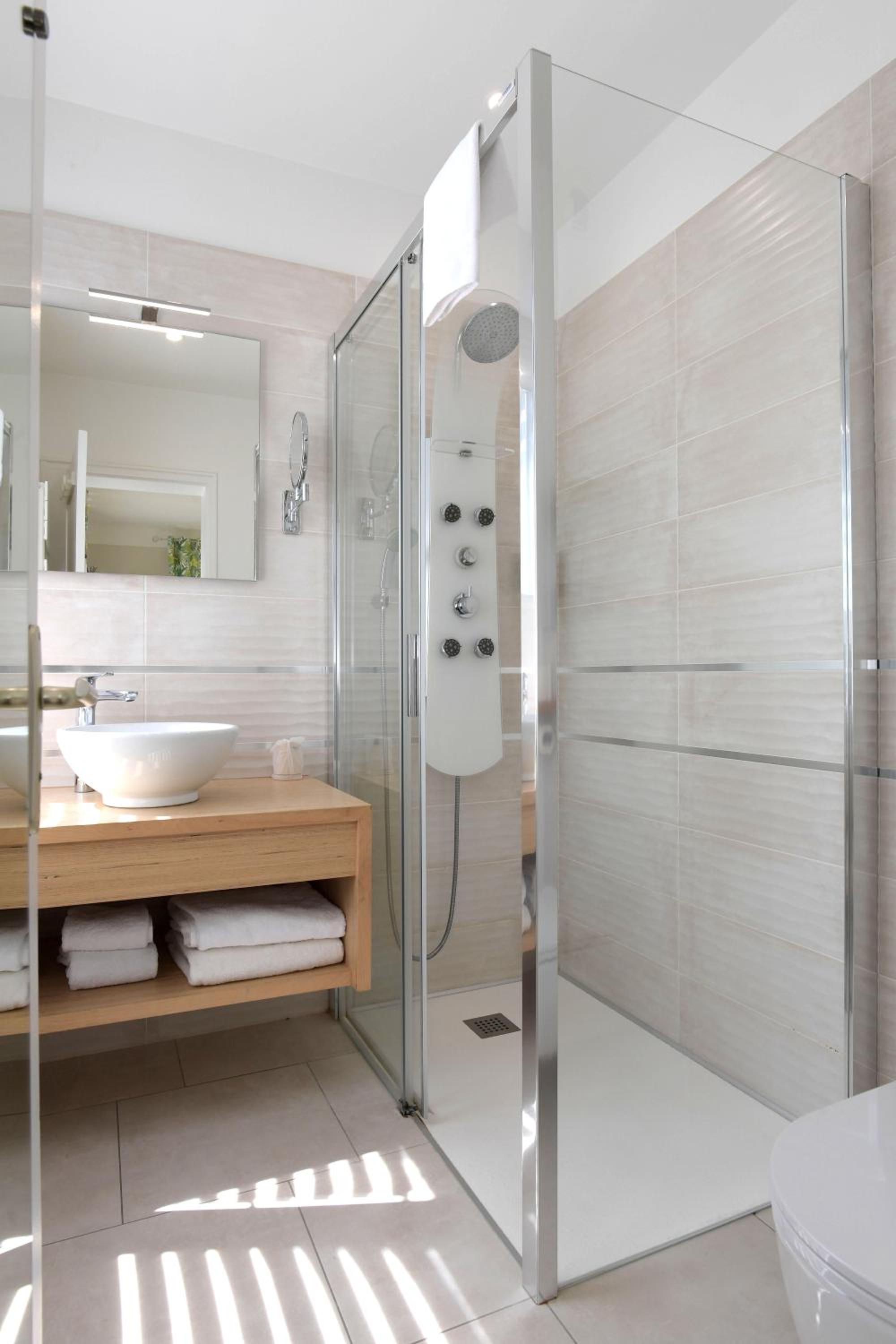 Classic Double Room - Photo 15