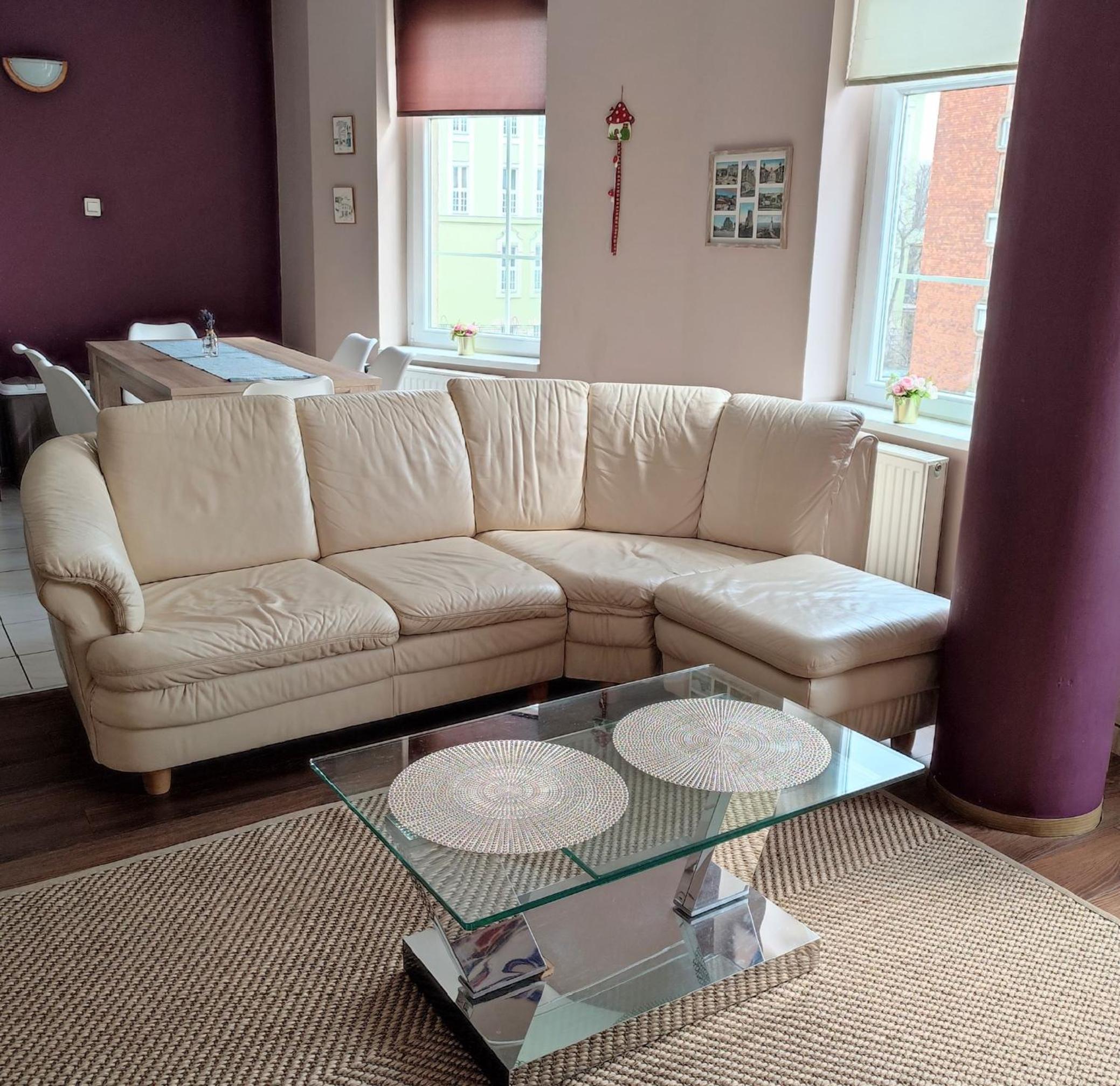 Three-Bedroom Apartment with Balcony - Photo 4