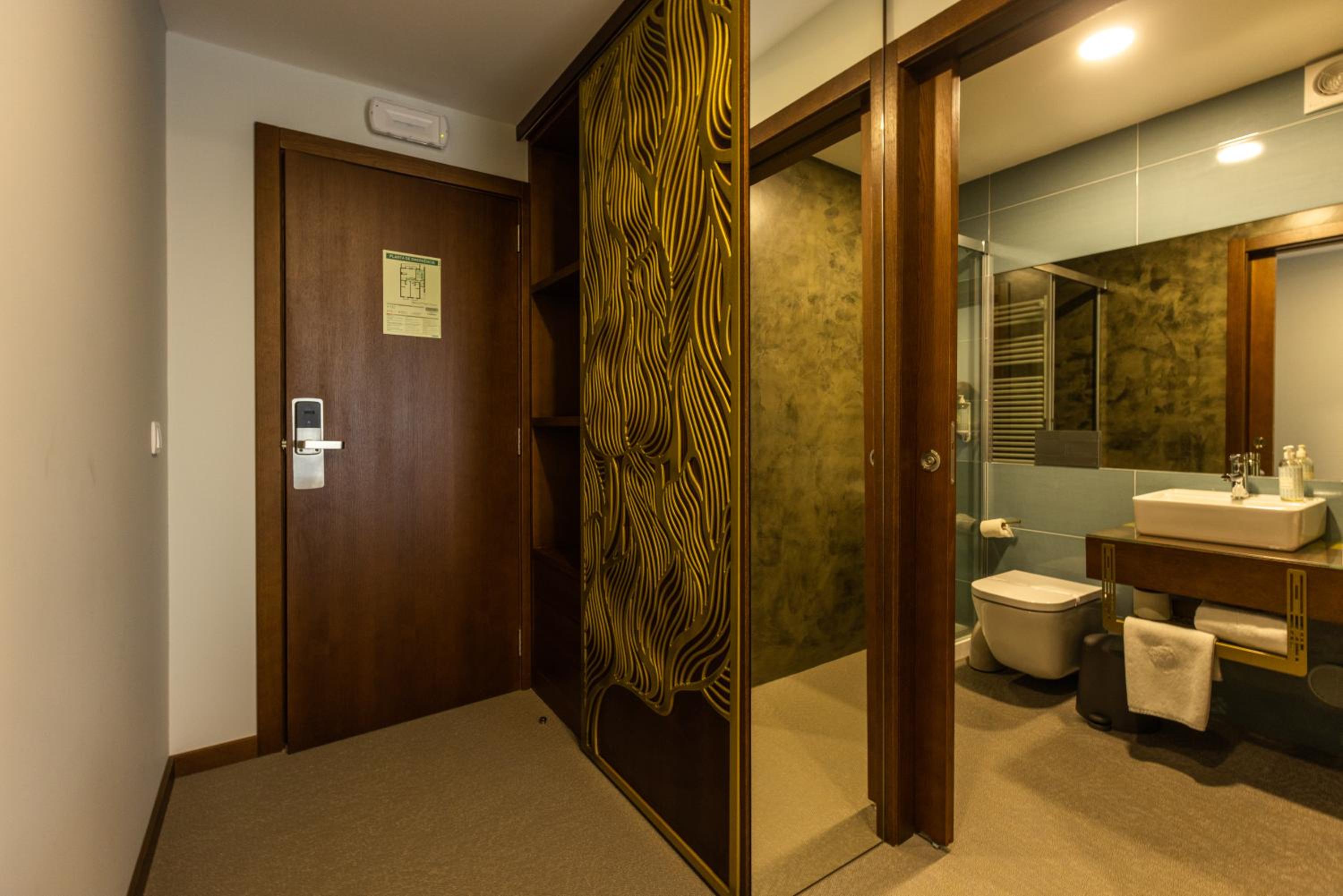 Double Room with Mountain View - Photo 3