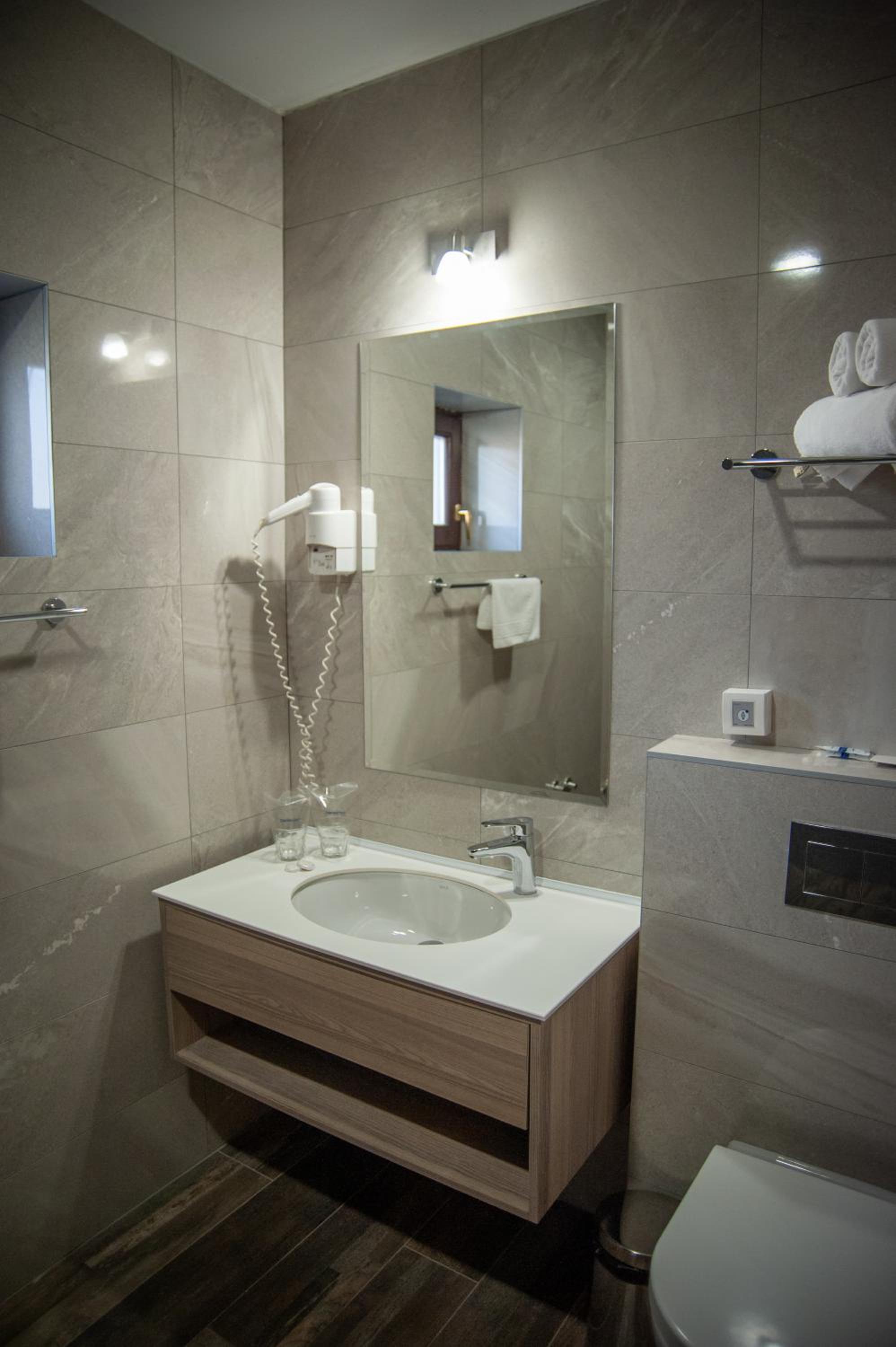 Twin Room - Photo 6