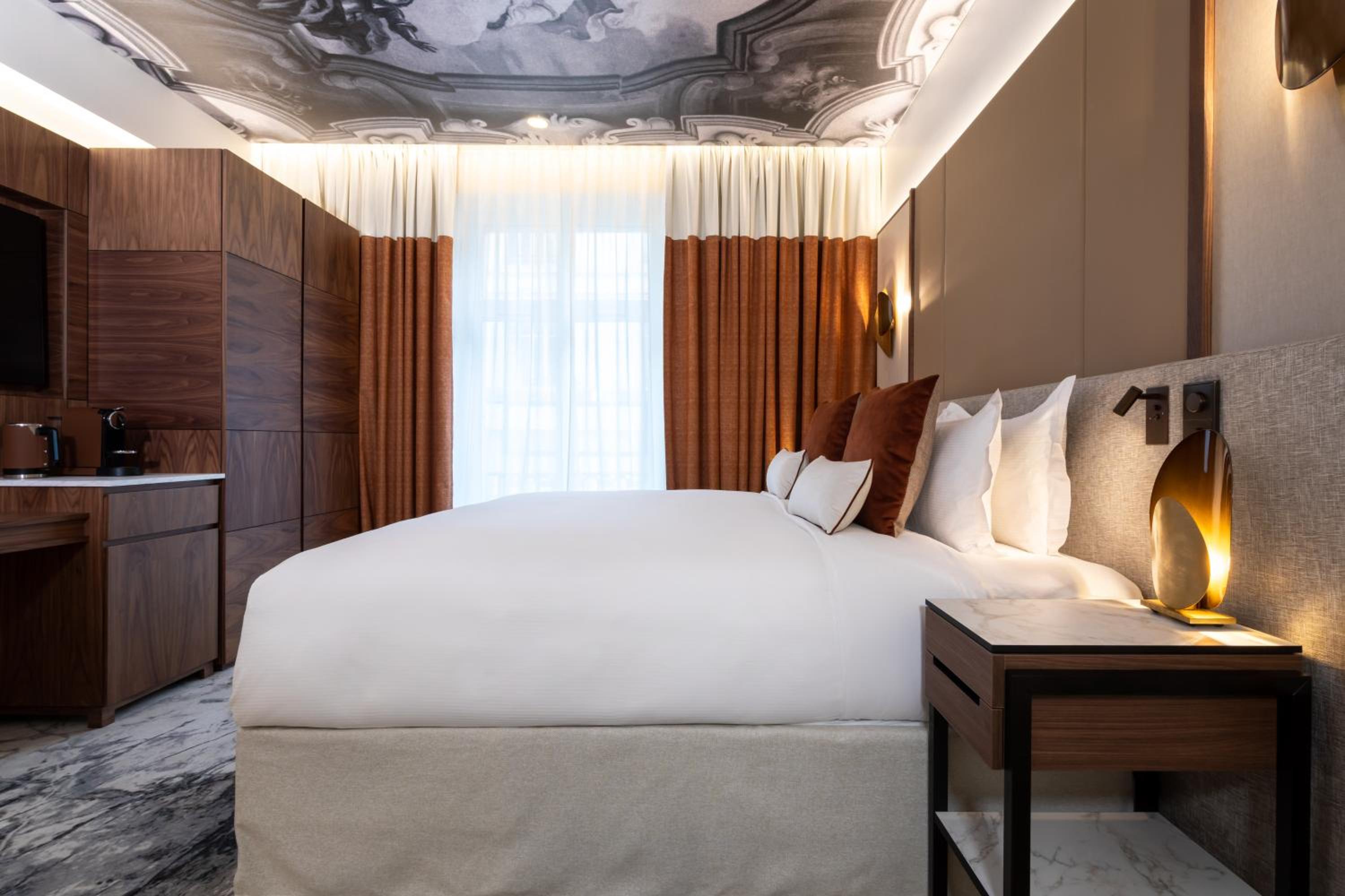 Junior King Suite
