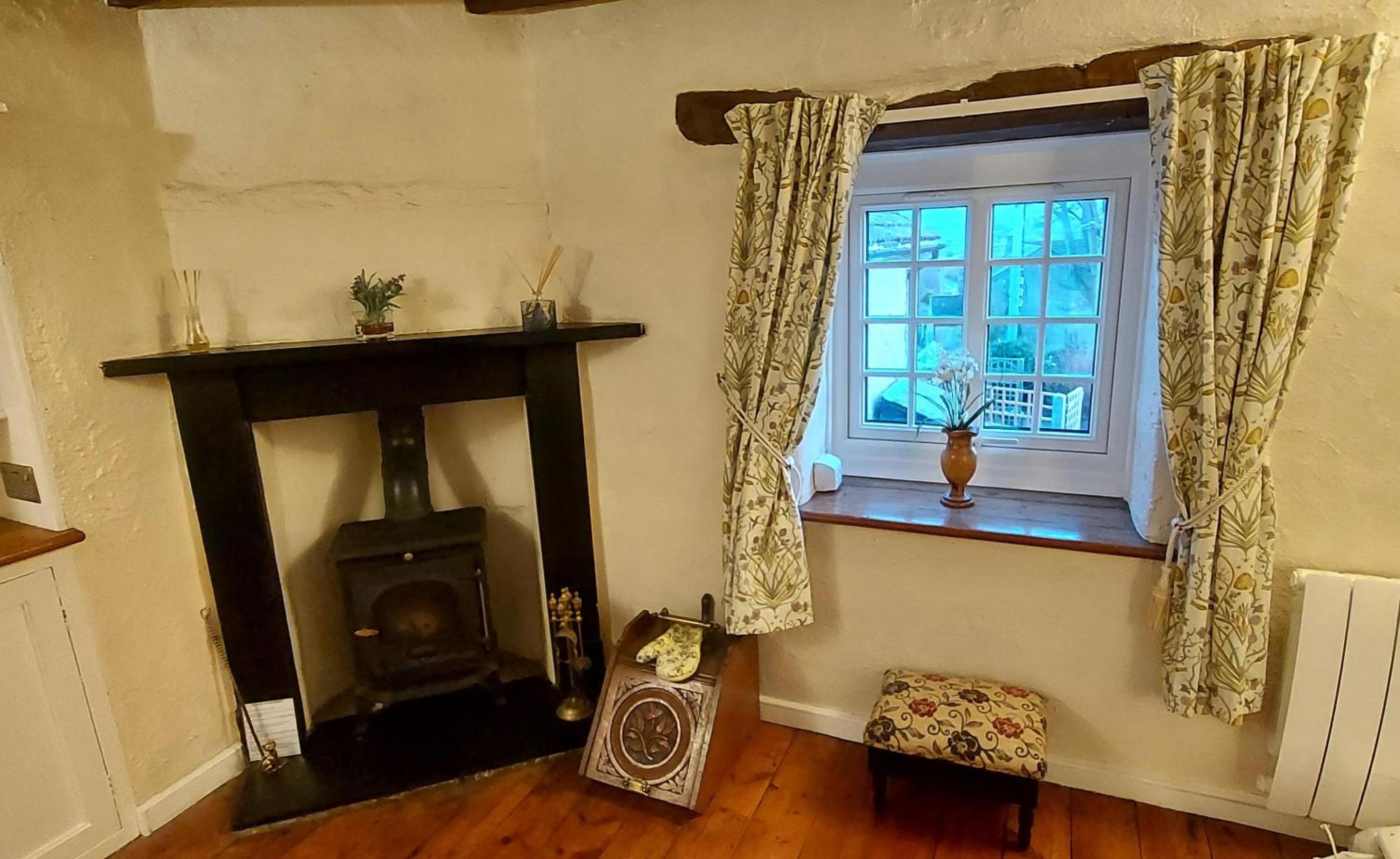 One-Bedroom House - Photo 7