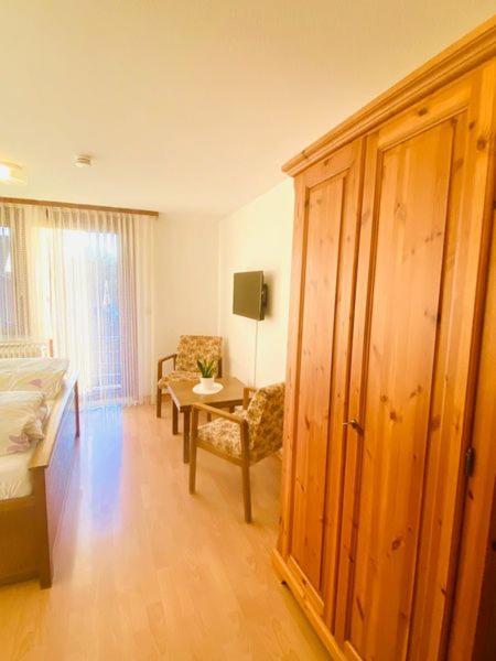 Deluxe Double Room with Balcony - Photo 11